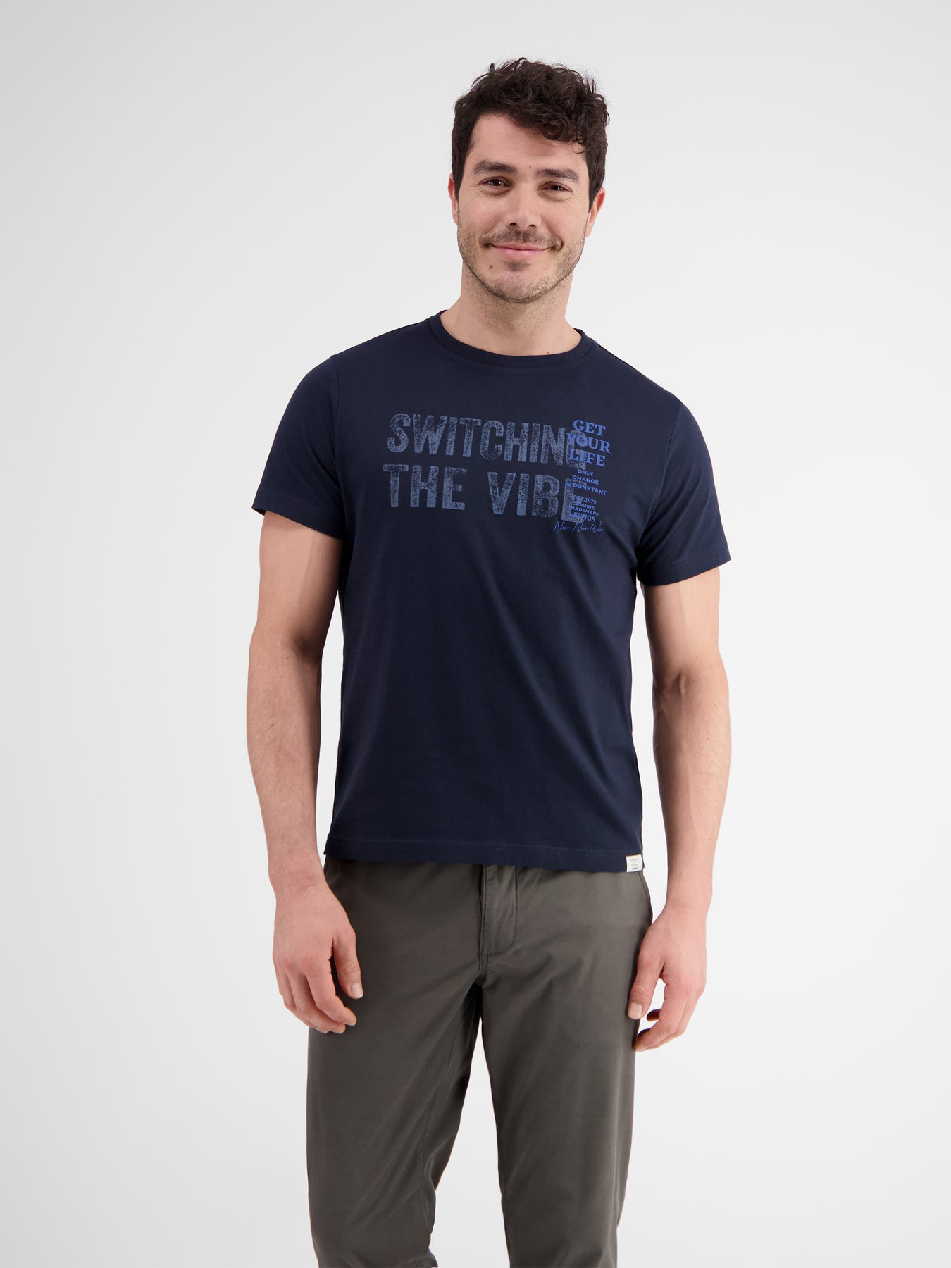 Unifarbenes T-Shirt für Herren mit Brustprint