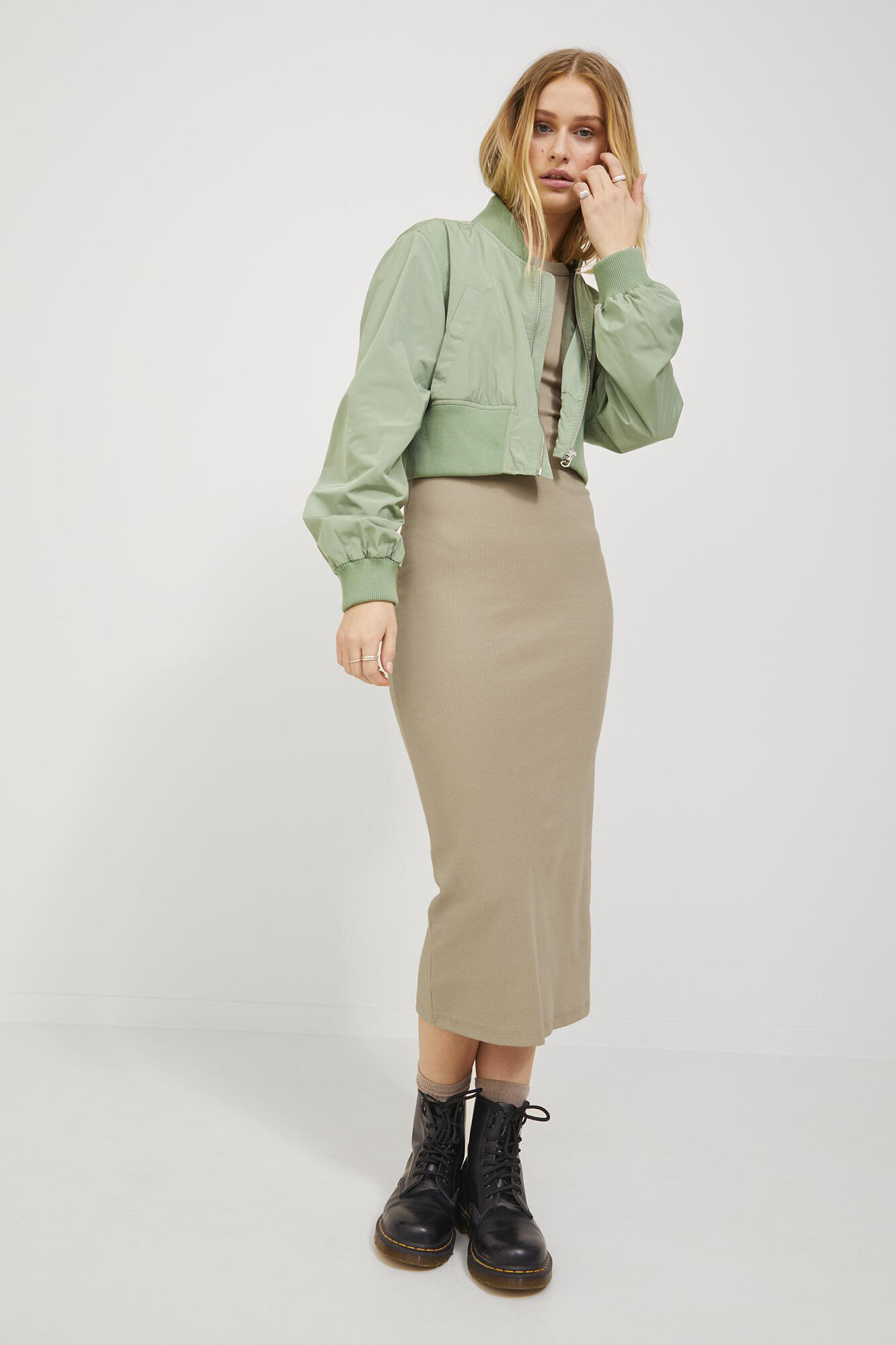 Vestido midi com alças