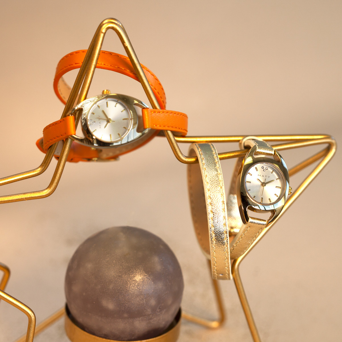 Montre femme dorée bracelet cuir doré métallisé double tour