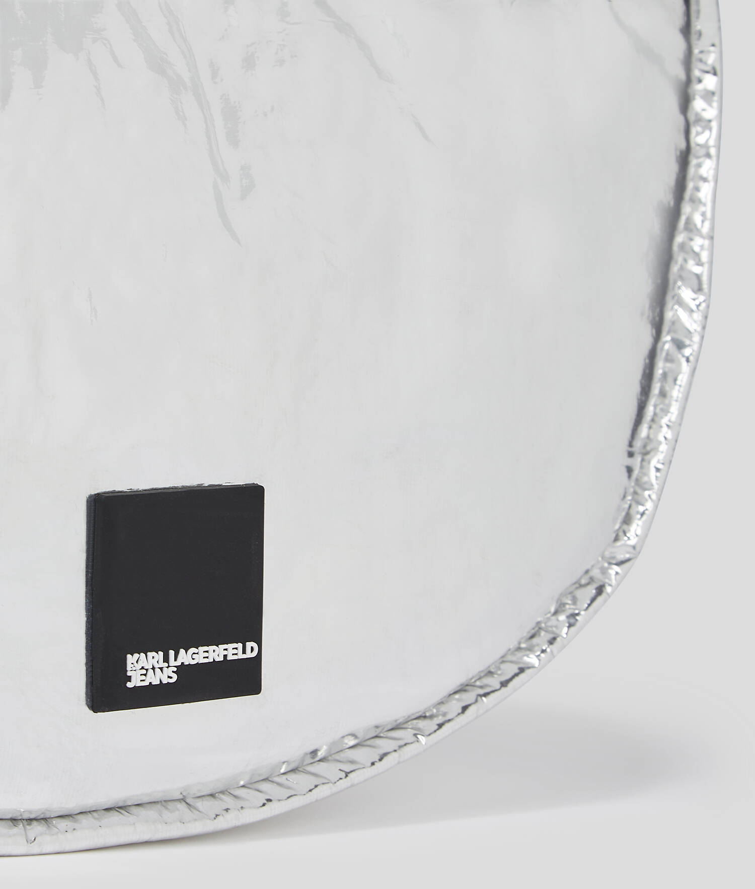SAC DEMI-LUNE PORTÉ ÉPAULE KLJ MÉTALLISÉ AVEC LOGO ENCADRÉ - Argent