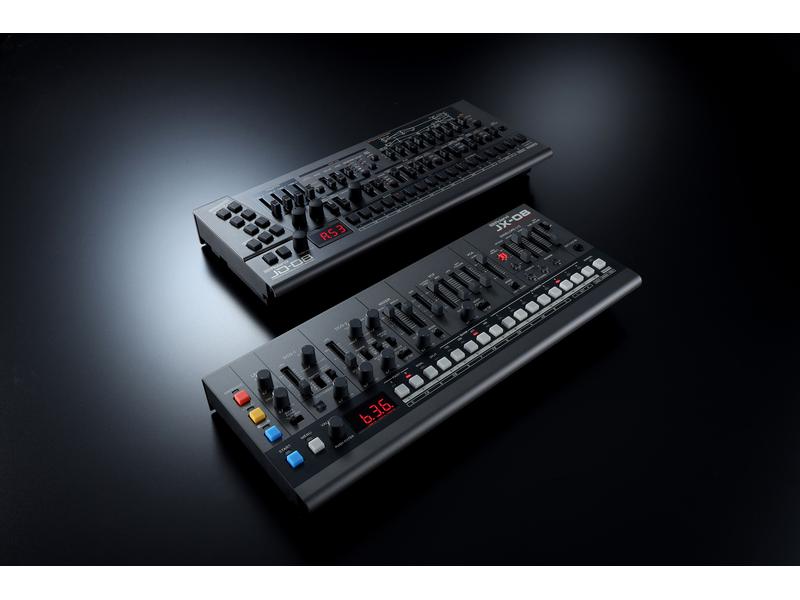 Roland Synthesizer JX-08 Authentischer JX-8P Sound mit originalem Spiel- und Klangerzeugungsverhalten