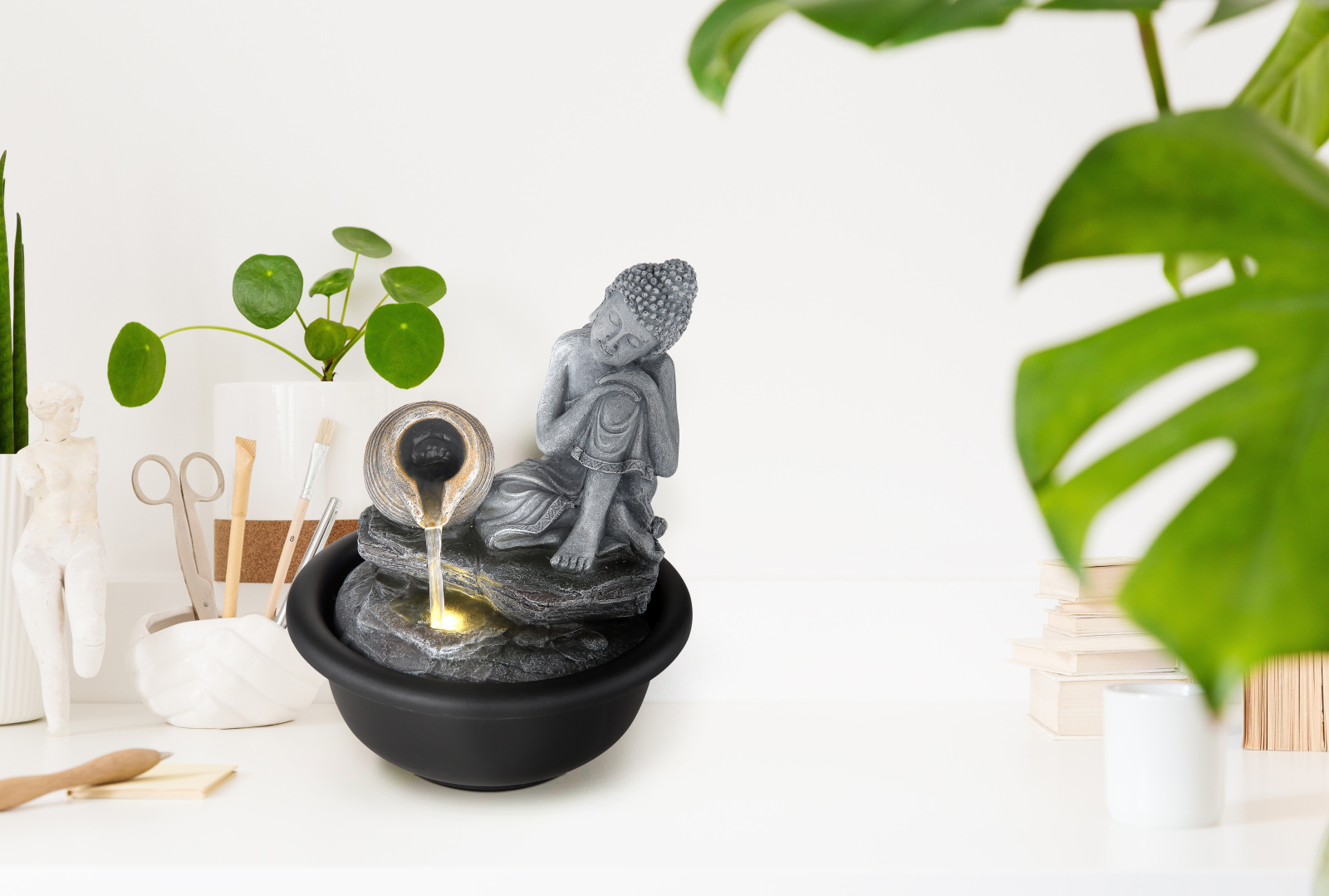 Brunnen - schwarz matt - grau - Buddha