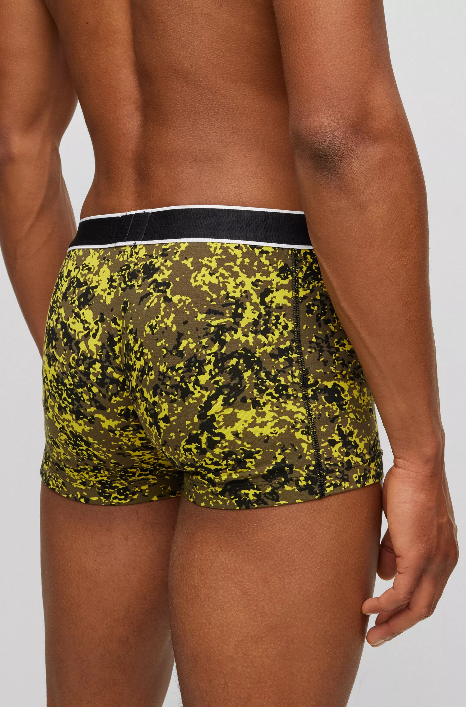 Cueca boxer BOSS preta com estampa sazonal, em algodão orgânico com elastano.