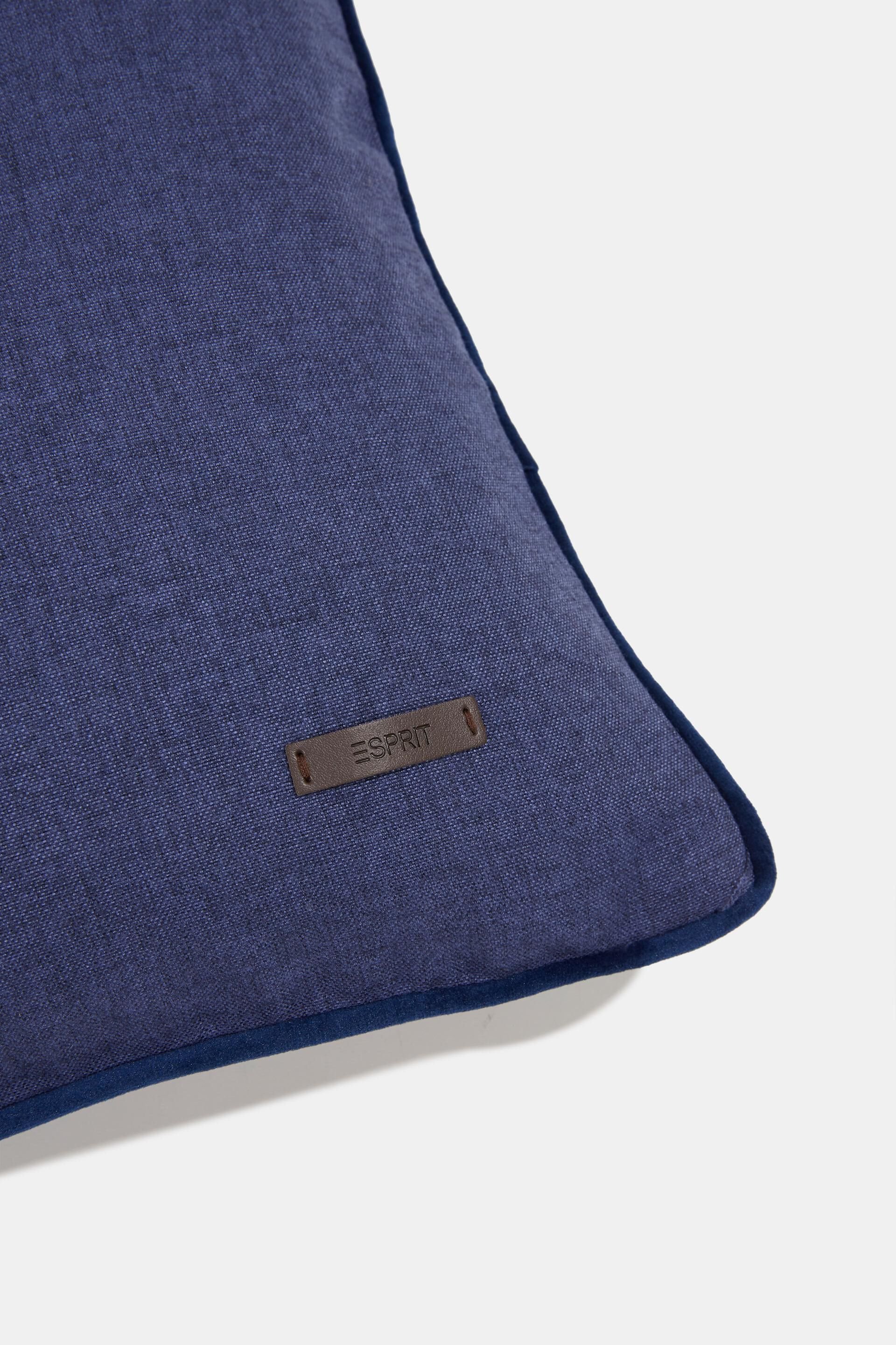 Housse de coussin décorative rehaussée d’un passepoil en velours