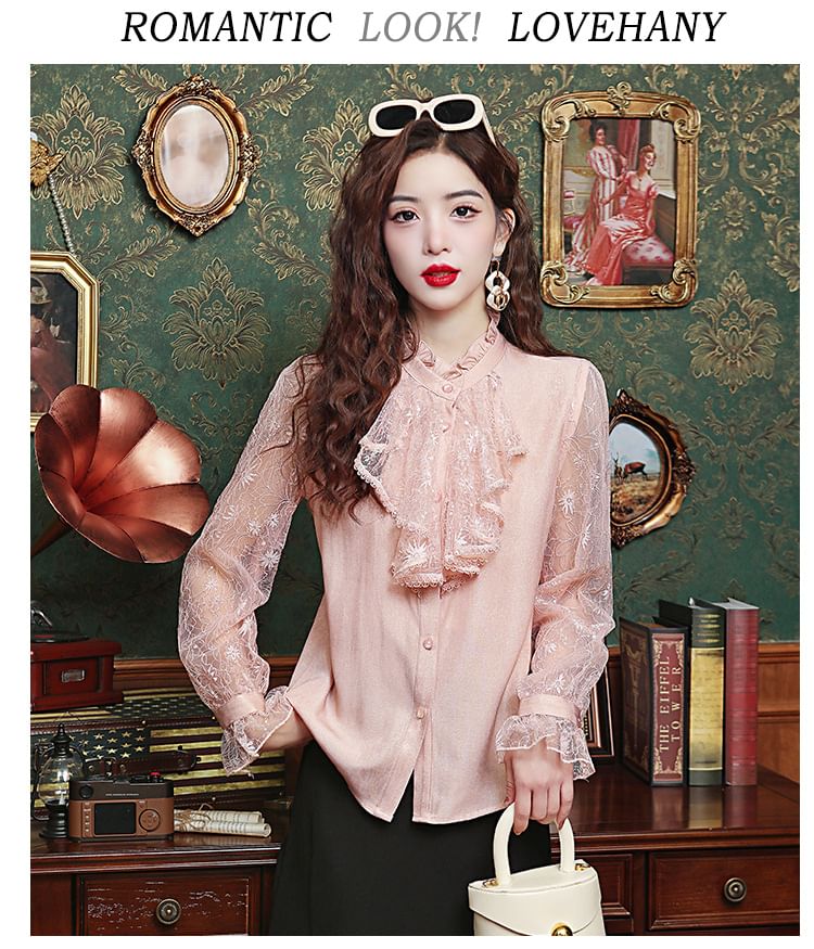 Omibayo - Blouse met pofmouwen, hoge hals, geplooide knopen en kant
