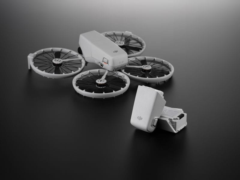 DJI Multikopter Flip Fly More Combo RC 2 (C0 | CE) Drohne mit RC 2 und Fly More Kit für Reisefotografie mit einer Reihe von fortschrittlichen Technologien