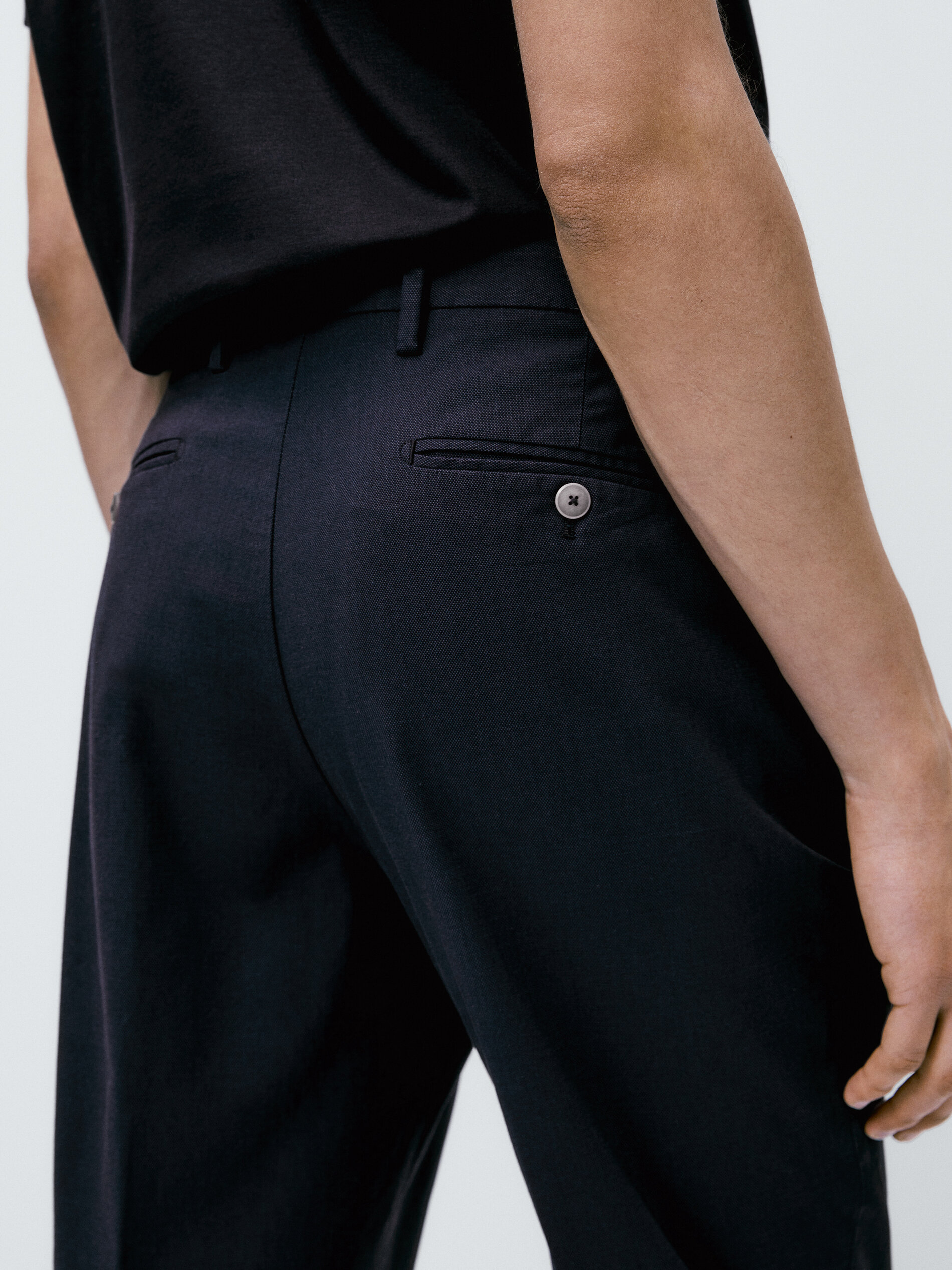 Calça chino slim fit em algodão tingido com fio de gelo - AZUL MARINHO