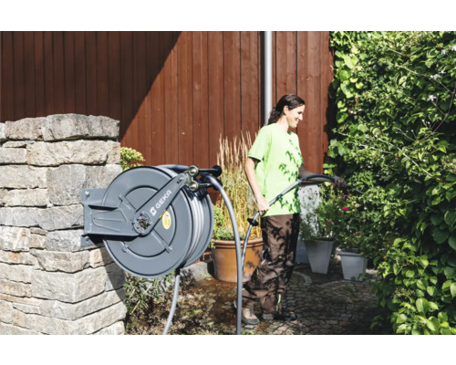 GEKA PA30SK slanghaspel met automatische oprolfunctie, inclusief 30m GEKA Plus slang 110 in 3/4