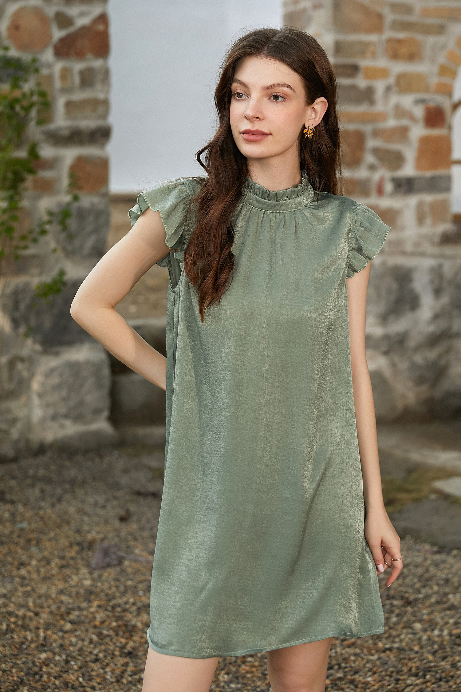 Robe mini à col montant et manches à volants verte