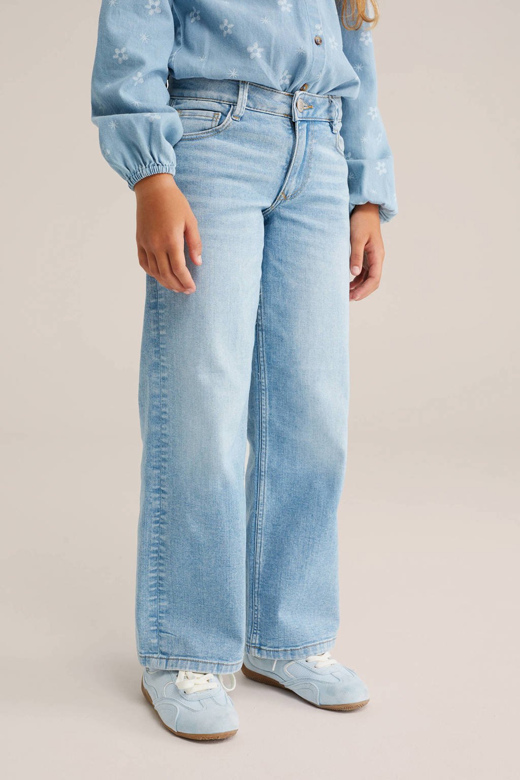 WE Fashion Blue Ridge relaxed straight leg jeans light blue denim