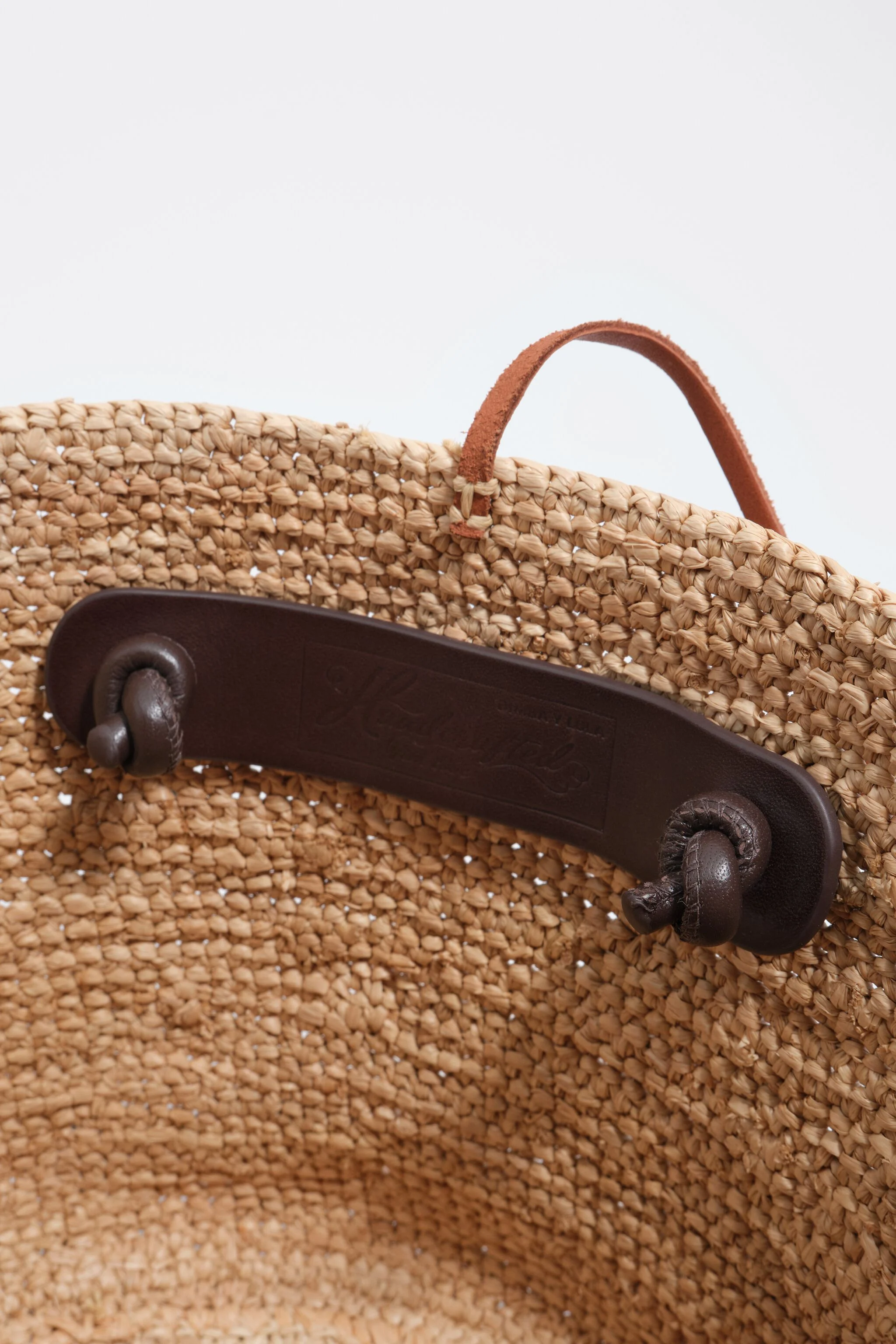 Bolsa de vime média em ráfia natural