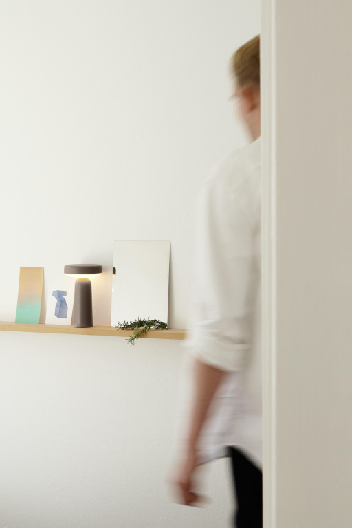 Muuto Ease tafellamp oplaadbaar LED lichtblauw