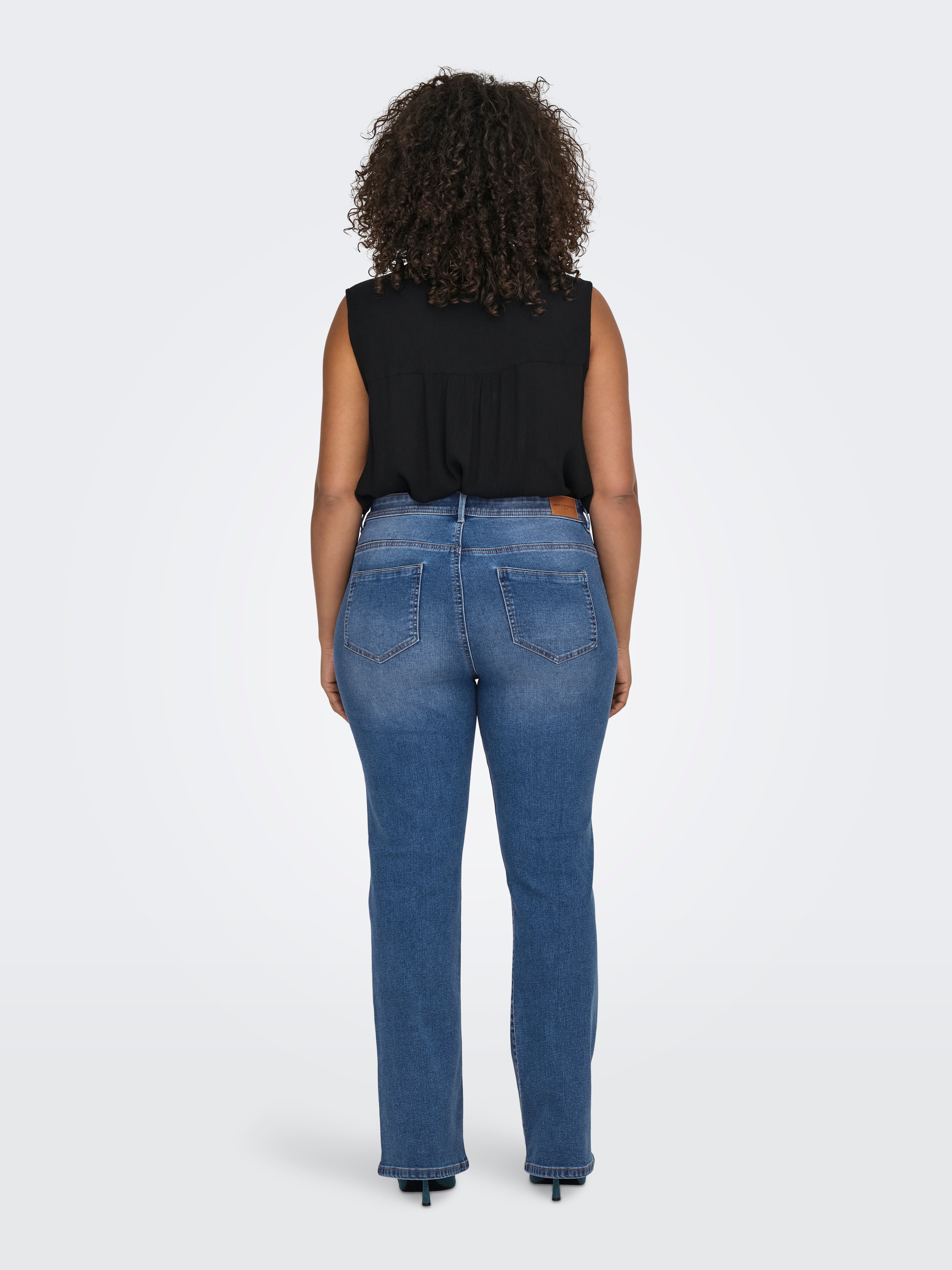 CARSALLY Mittlere Taille Ausgestellt Jeans Medium Blue Denim