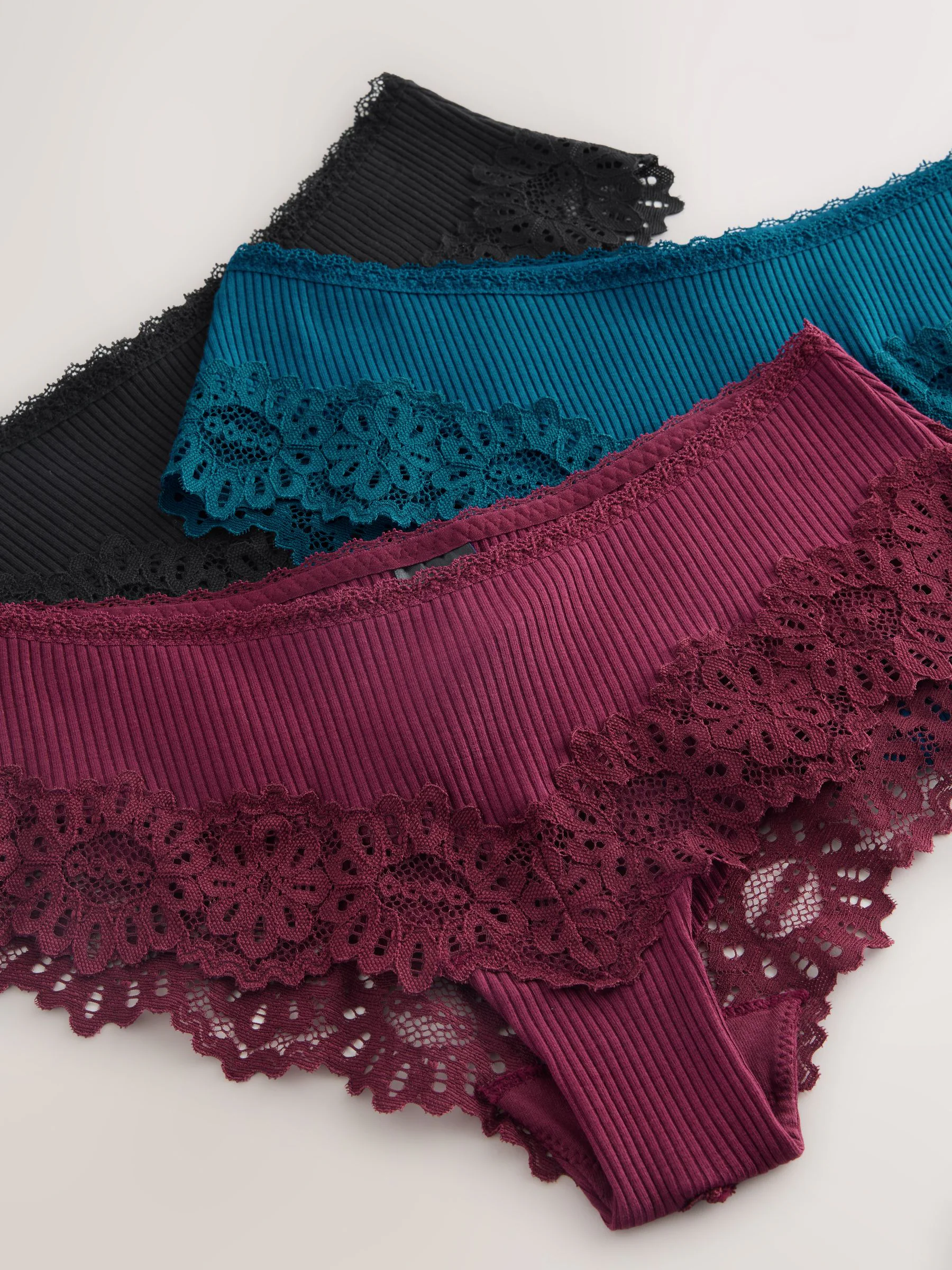 Black/Teal/Berry - Set van 3 geribbelde slips met kanten bovenkant