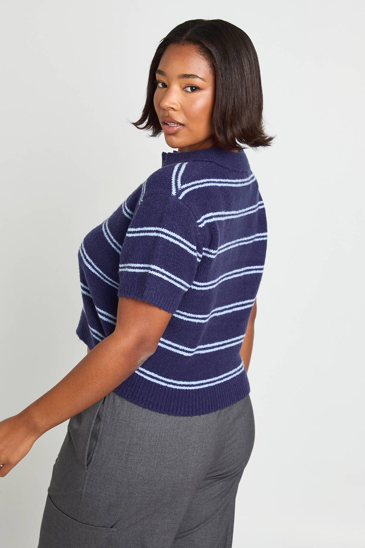 boohoo Haut en Maille à Rayures avec Col Grande Taille