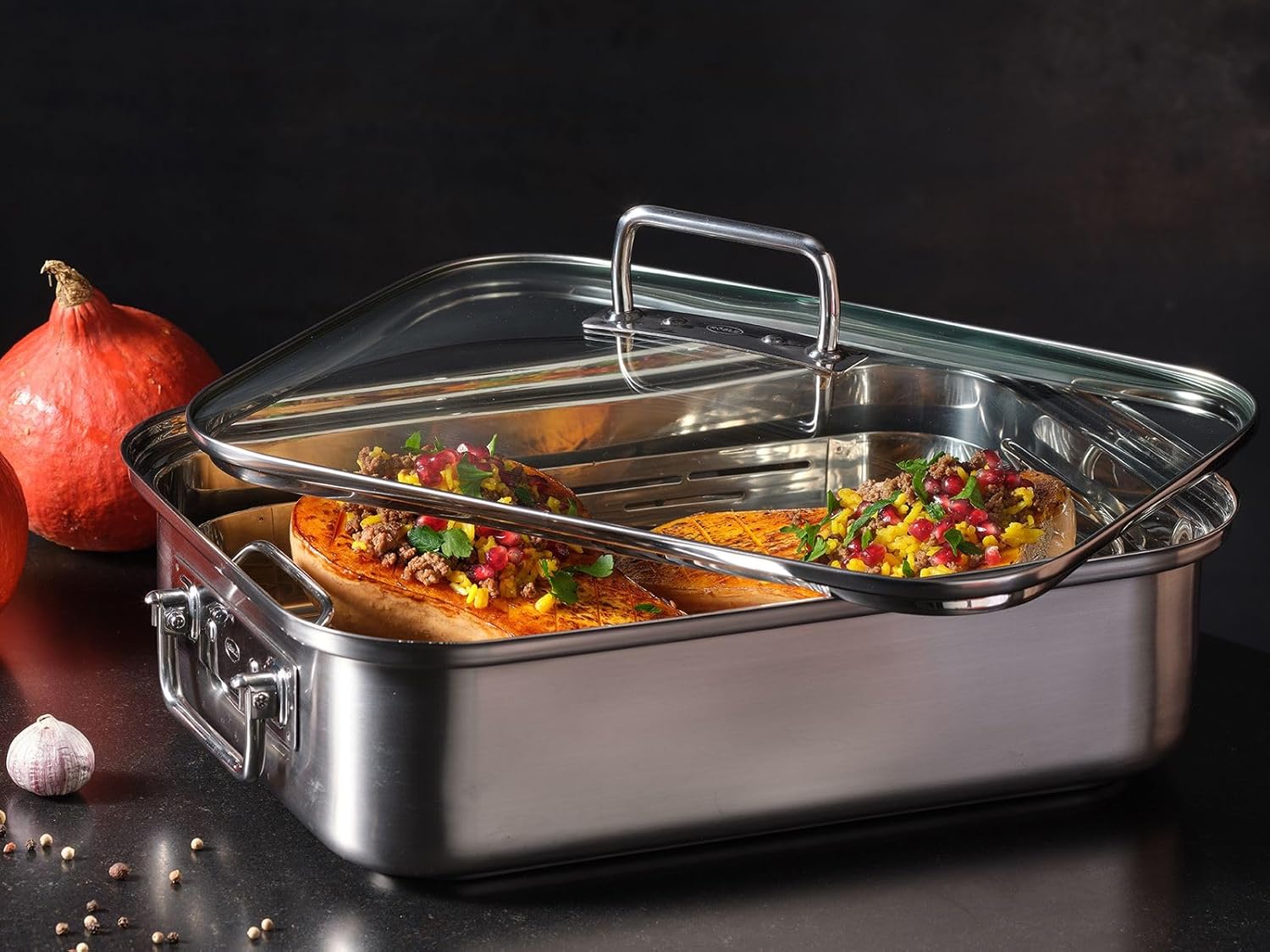 RÖSLE EXPERTISO Bräter rechteckig, Hochwertiger Bräter mit Glasdeckel, Edelstahl 18/10, backofengeeignet, induktionsgeeignet, spülmaschinengeeignet,Silberfarben, 38 x 28 cm