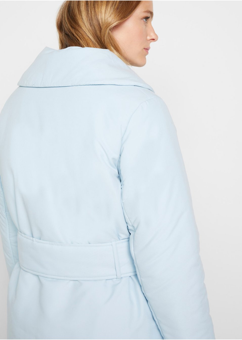 Manteau matelassé avec ceinture en polyester recyclé