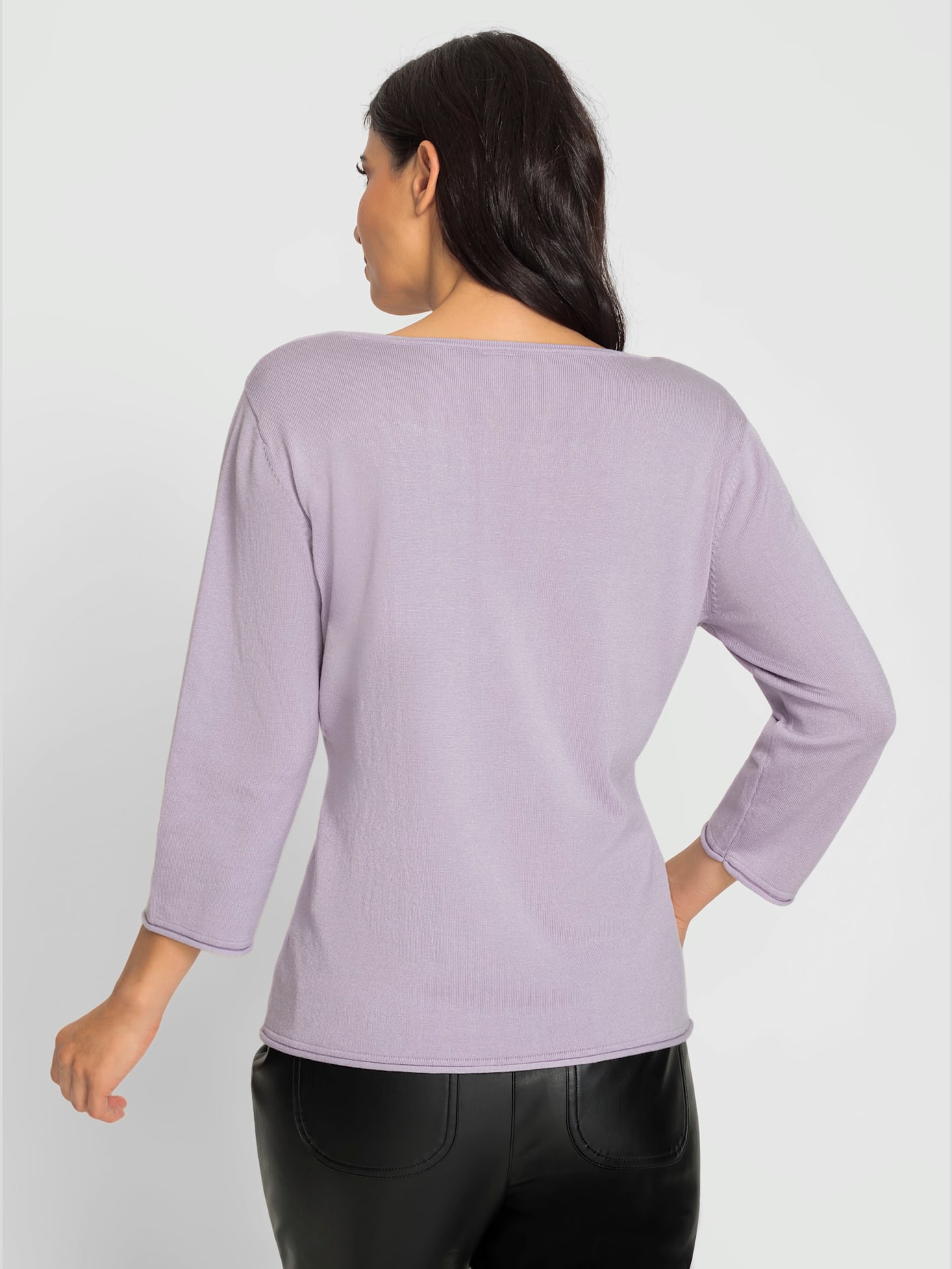Pull détail à découpes