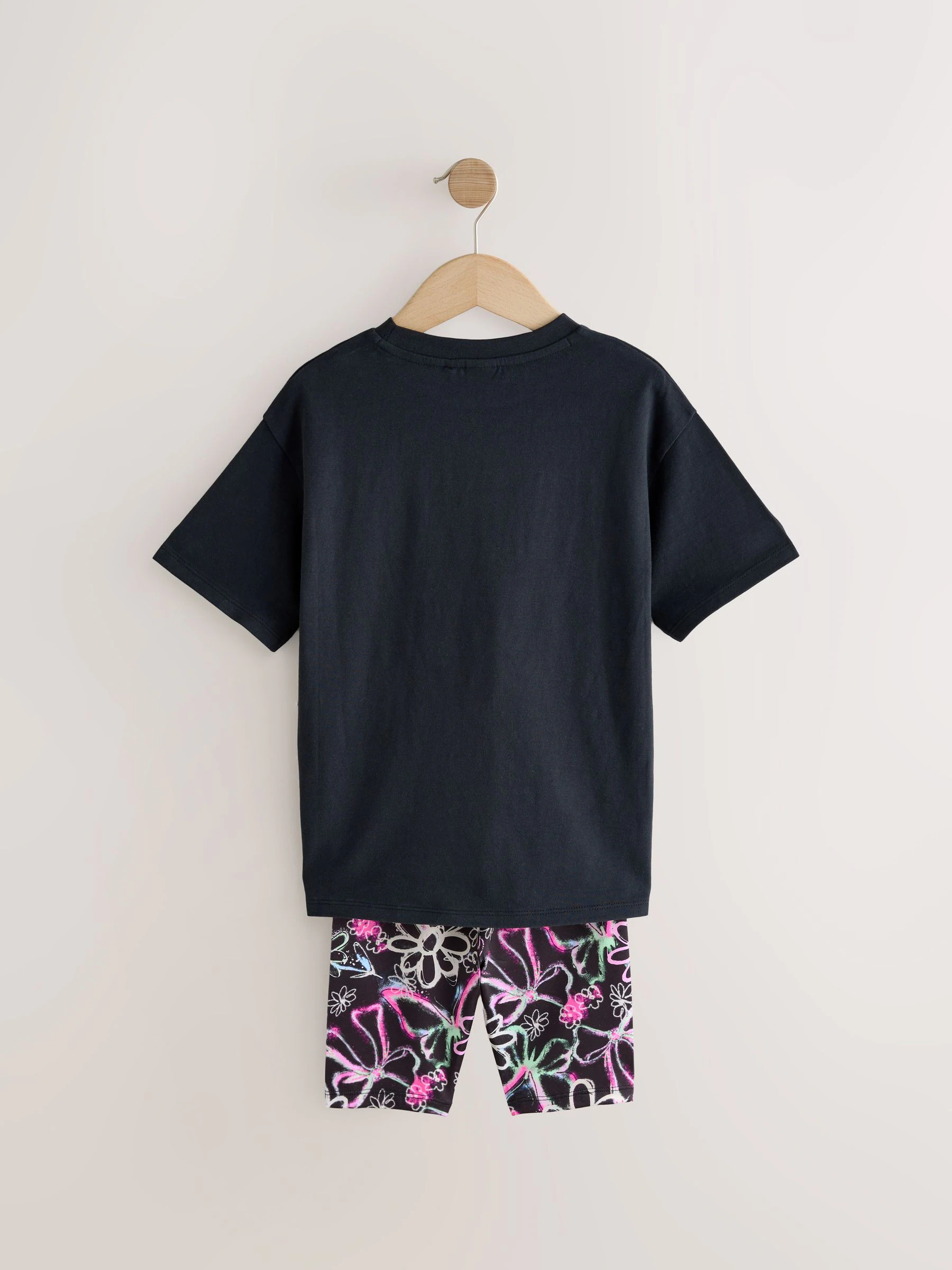 Meerkleurig graffiti - Set van T-shirt en fietsshort (3-16 jr)