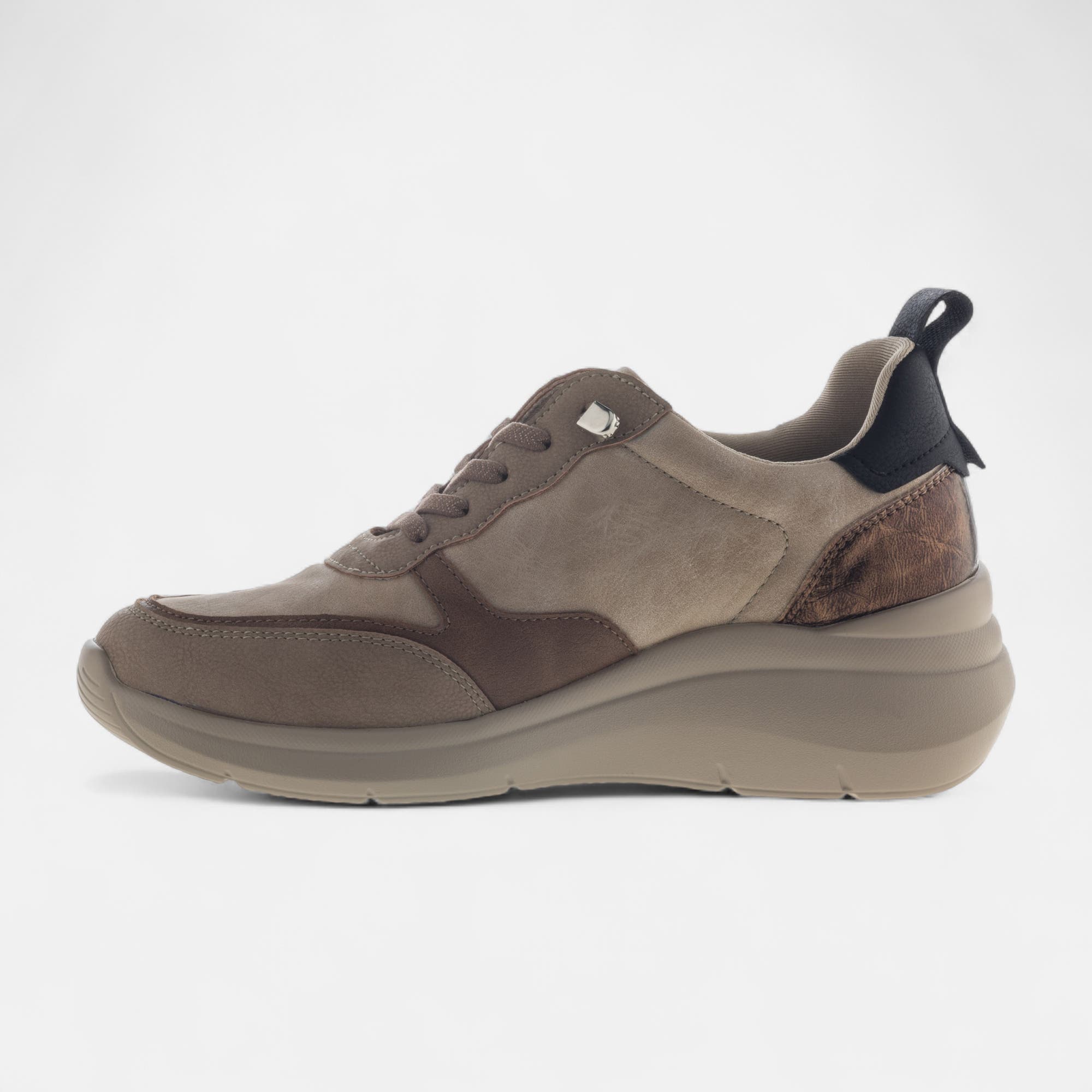 Baskets basses à talon compensé Femme beige
