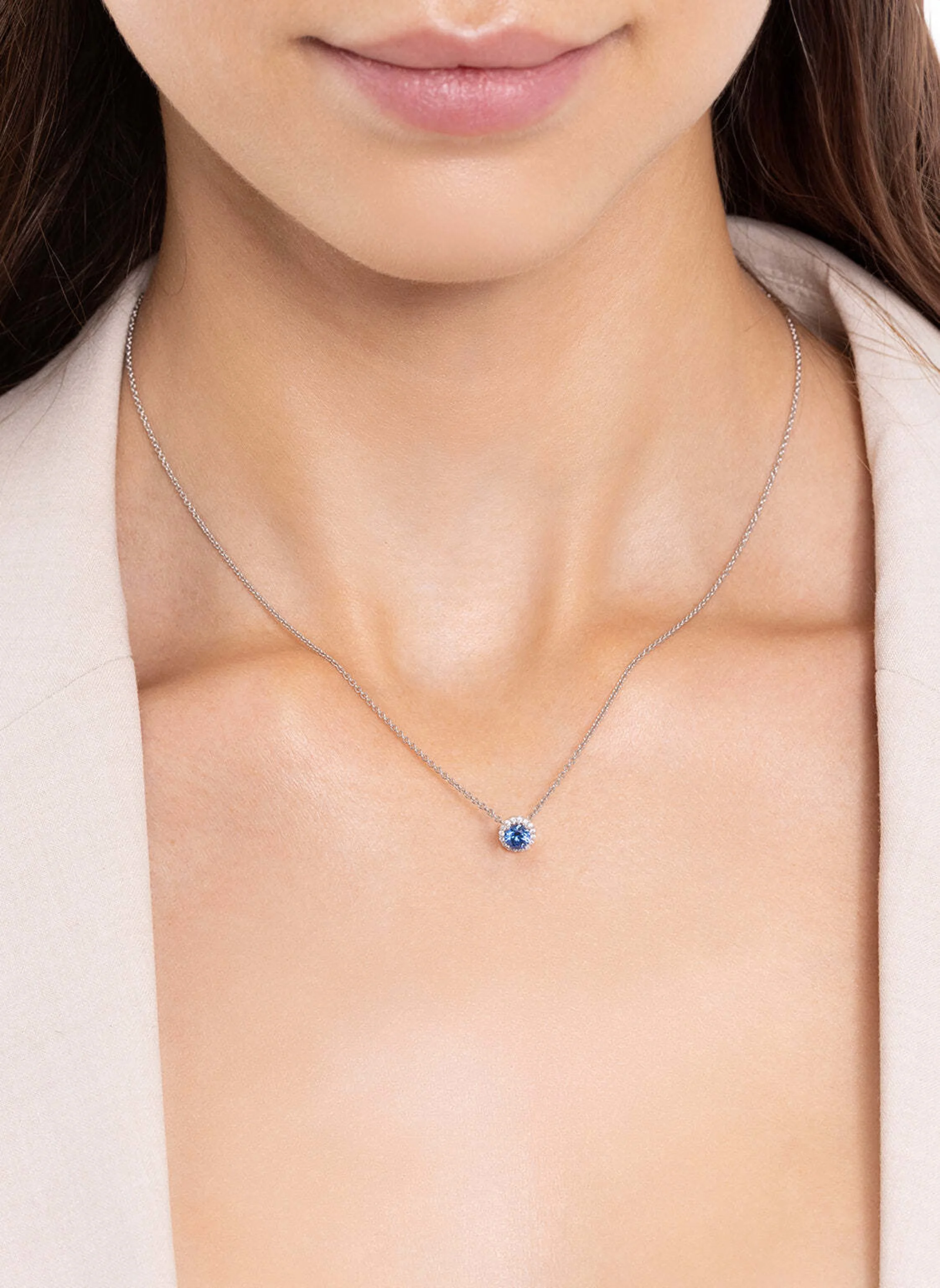 VEYNOU Halskette AVA aus 14 Karat Weißgold und 0,50ct. lab-grown Saphir und Diamanten