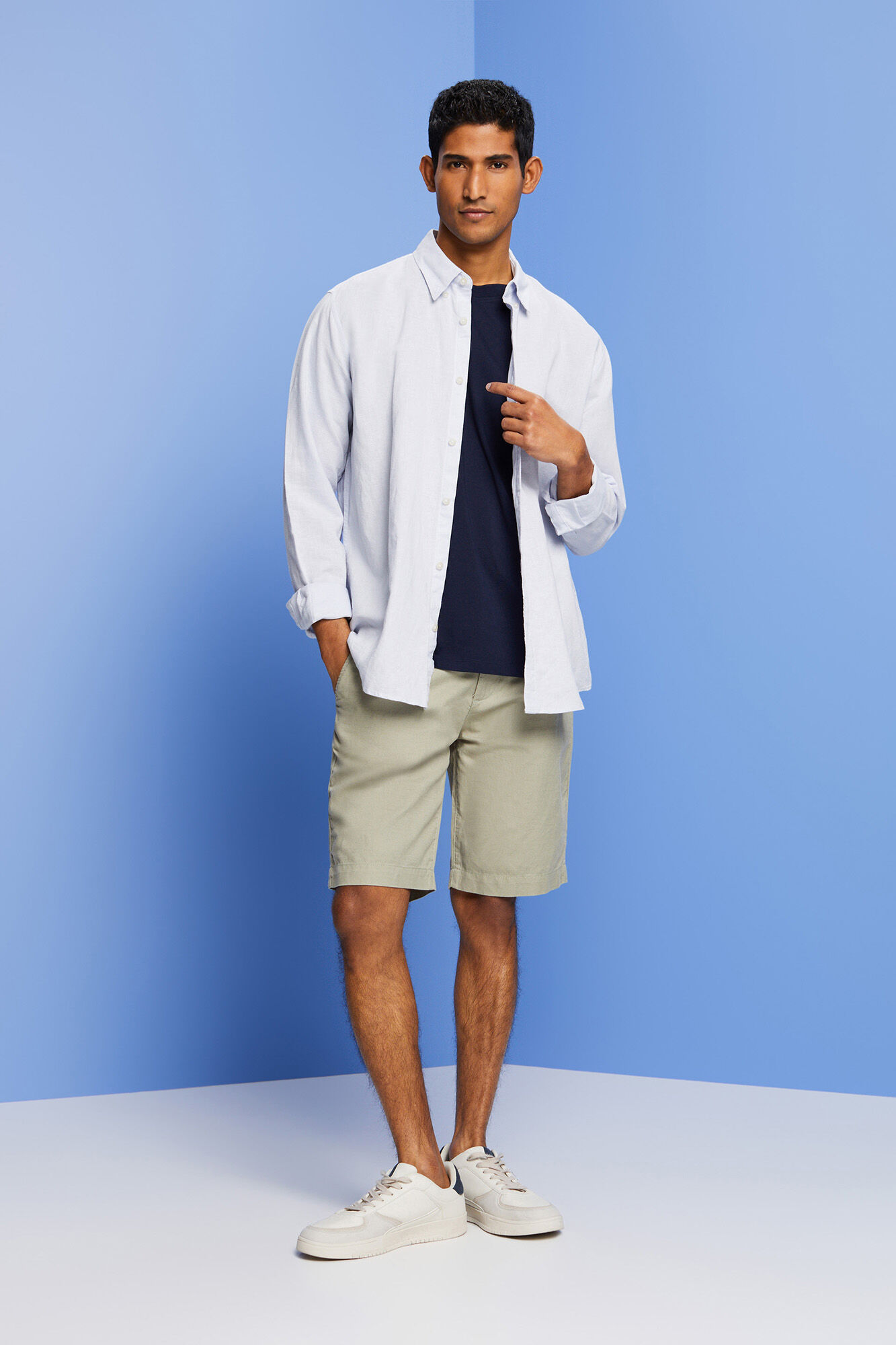Camiseta de algodão sustentável com logo - Azul marinho