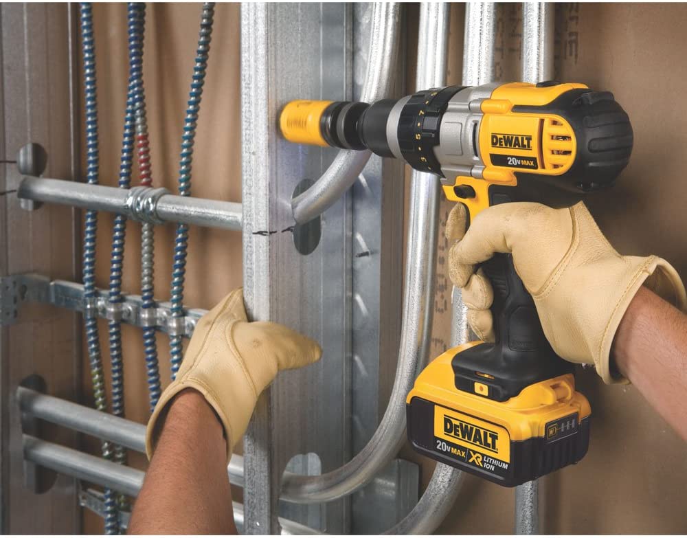 Furadeira/Parafusadeira DEWALT 20V MAX, 3 velocidades, kit premium de 4,0 Ah (DCD980M2)