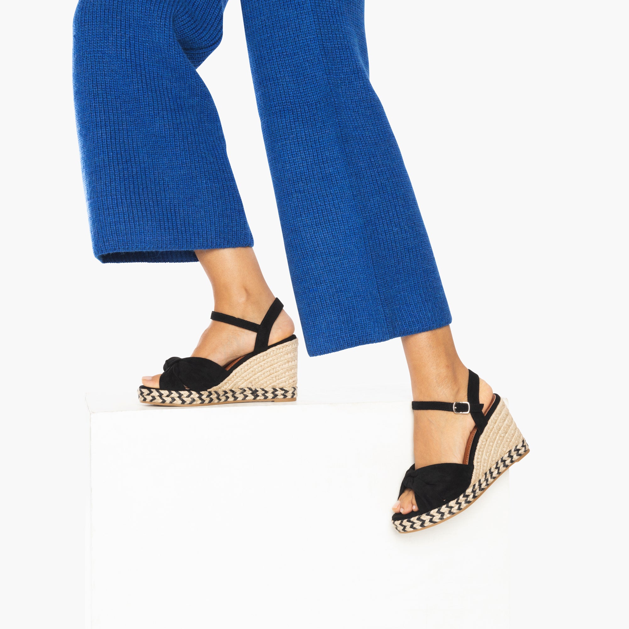 Sandales à talon, Compensées-Sandales compensées nouées Céline noires