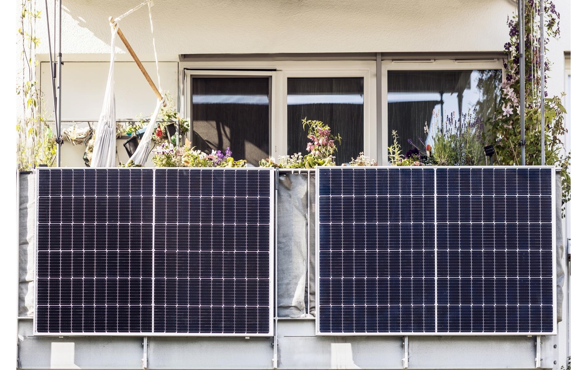 Solaranlage Balkonkraftwerk 800W TX-274<br>Plug-and-play Solarsystem mit 2x 410 W Modul Monokristallin 172.4 x 113.4 x 3.5 cm, auf 600 W begrenzbar, mit APP oder Anschluss mit Wieland System