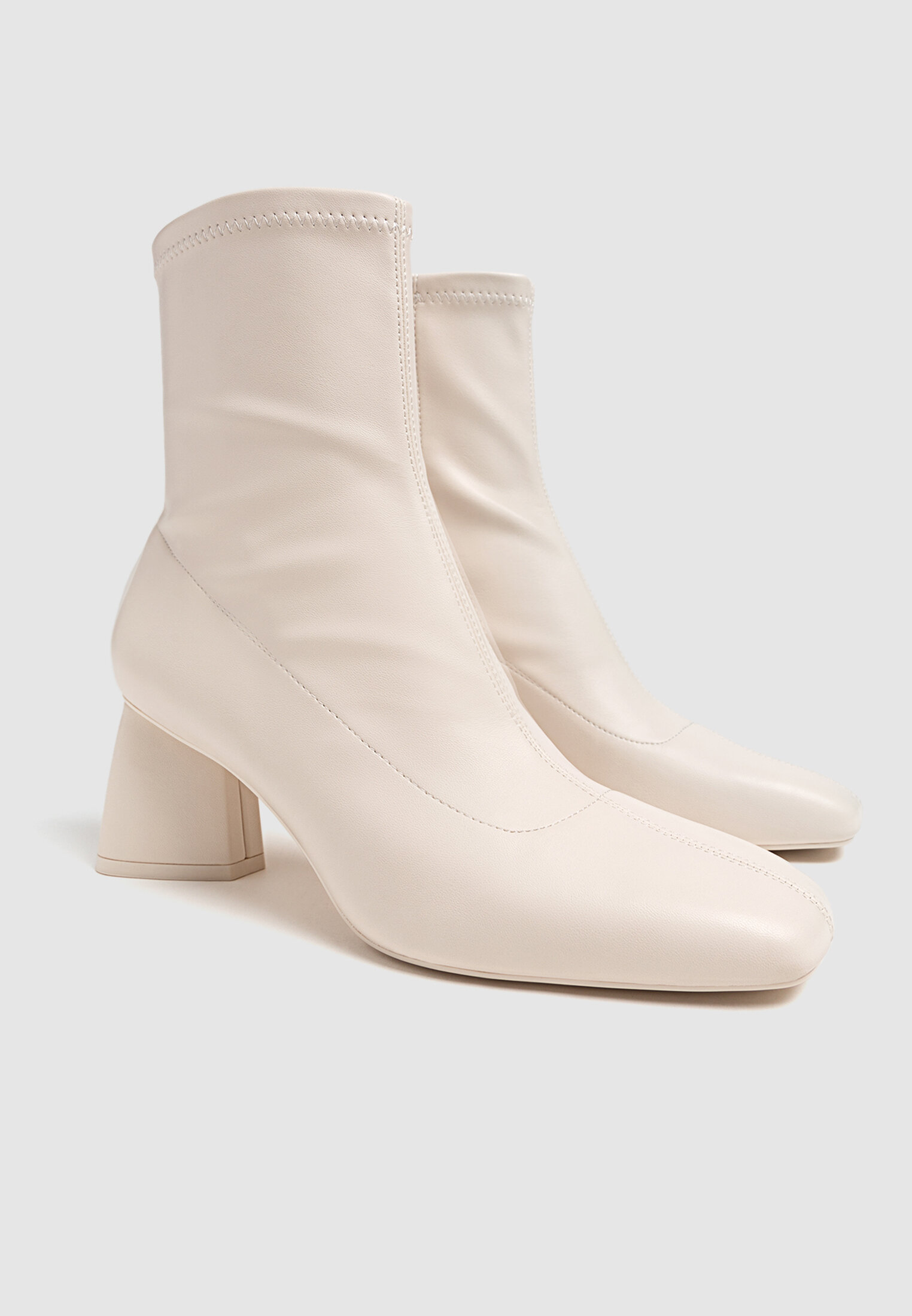 Botas de salto médio em tecido elástico