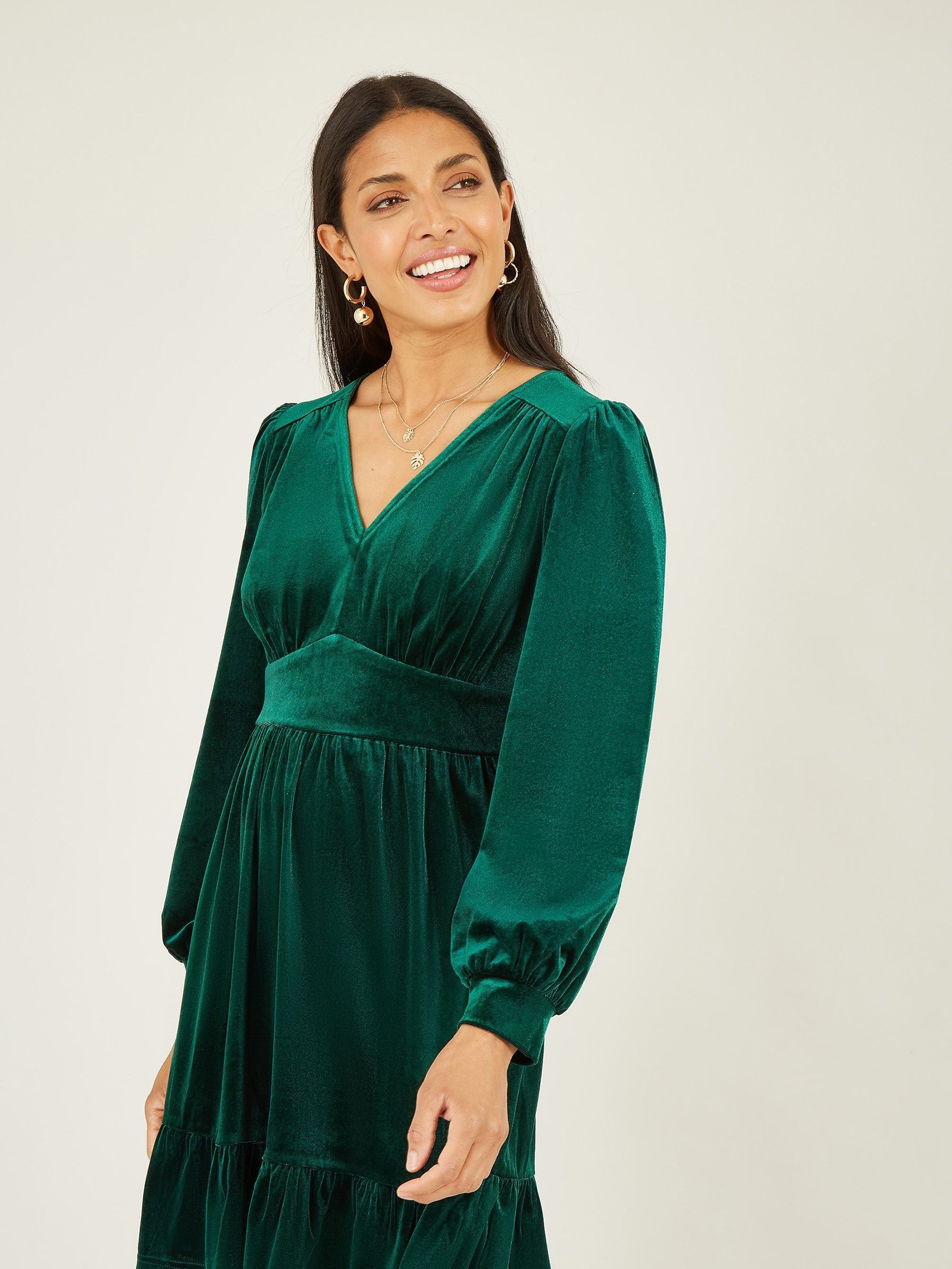 Groen - Yumi Velvet Long Sleeve Skater Dress