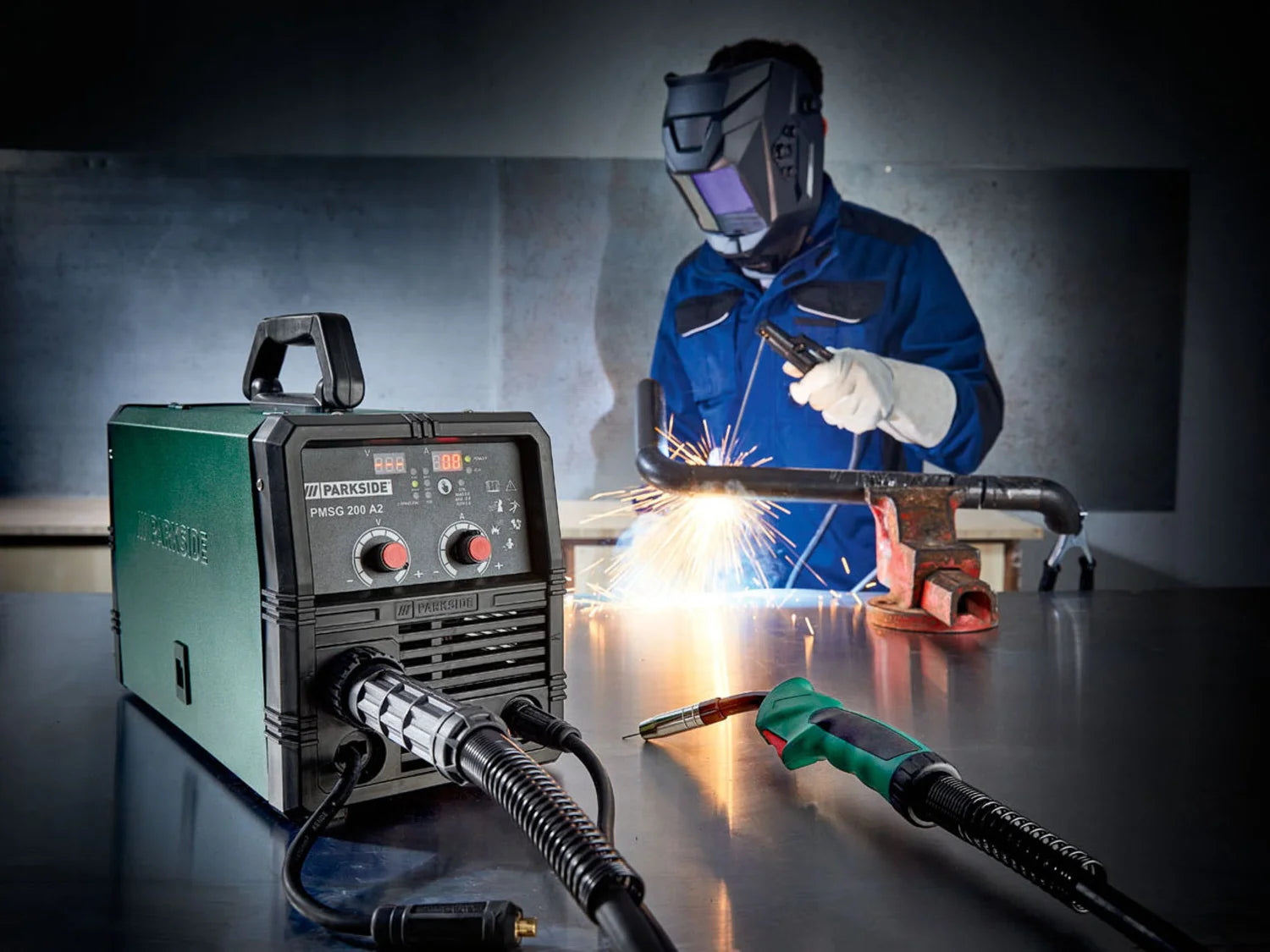 PARKSIDE&reg; 4-in-1 inverter multi-weld device &raquo;PMSG 200 A2&laquo;, with carrying handle