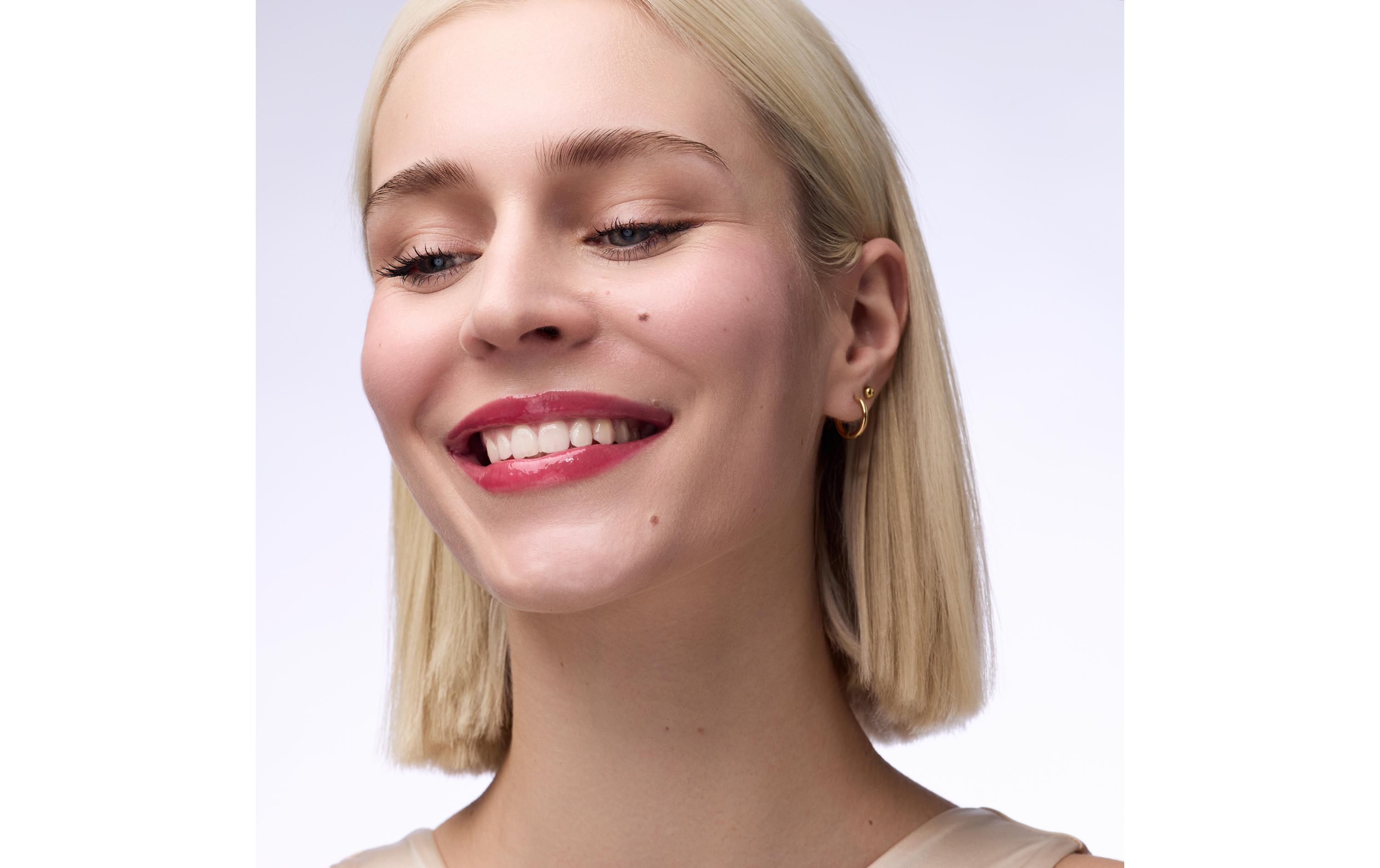 Lip Gloss Butter Drippin' Glossy 050 Cherry DeliciousFeuchtigkeitsspendender, glänzender Lippenbalsam in zartem Rosa