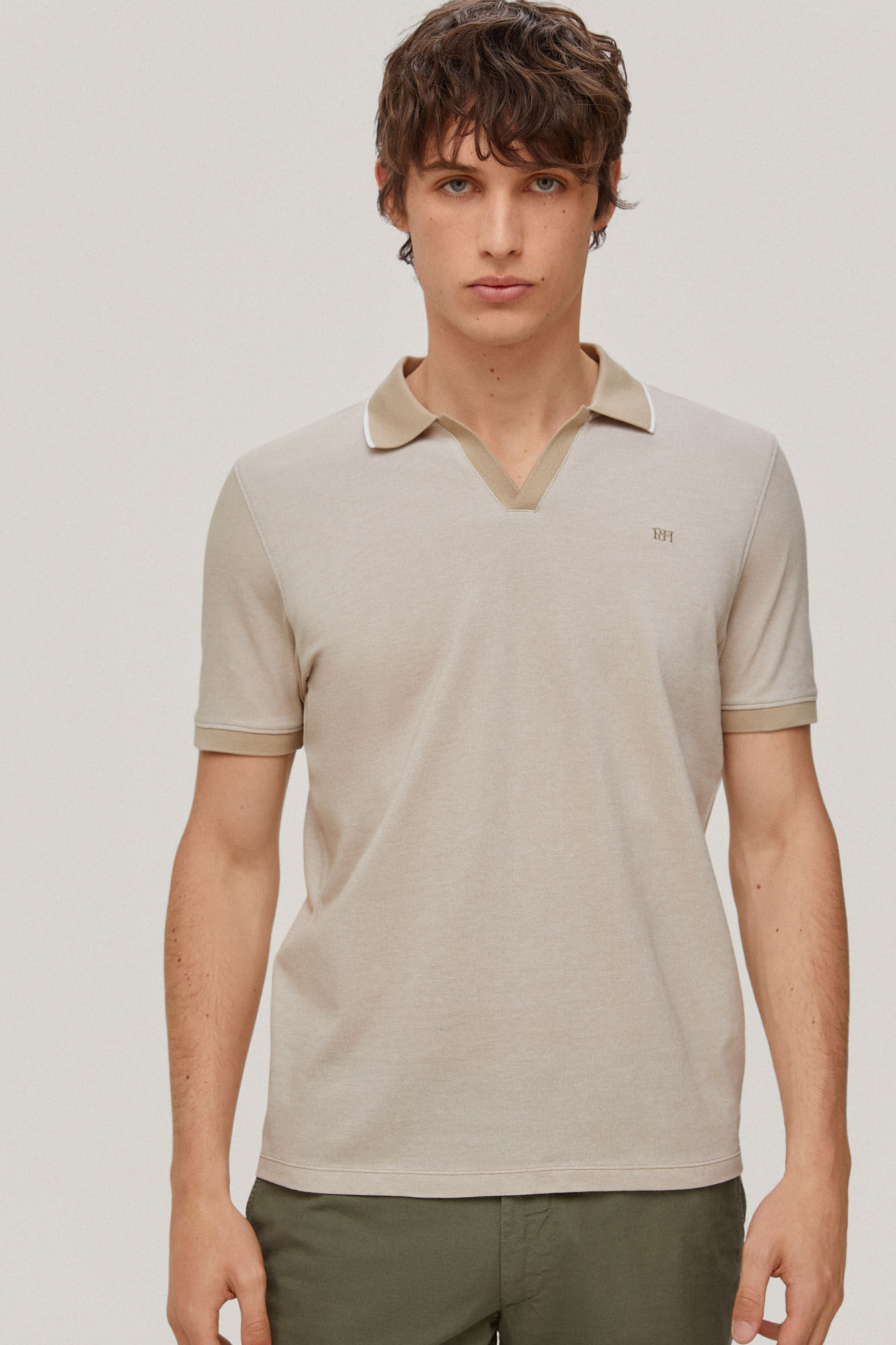 Camisa polo Oxford com gola aberta - Bege