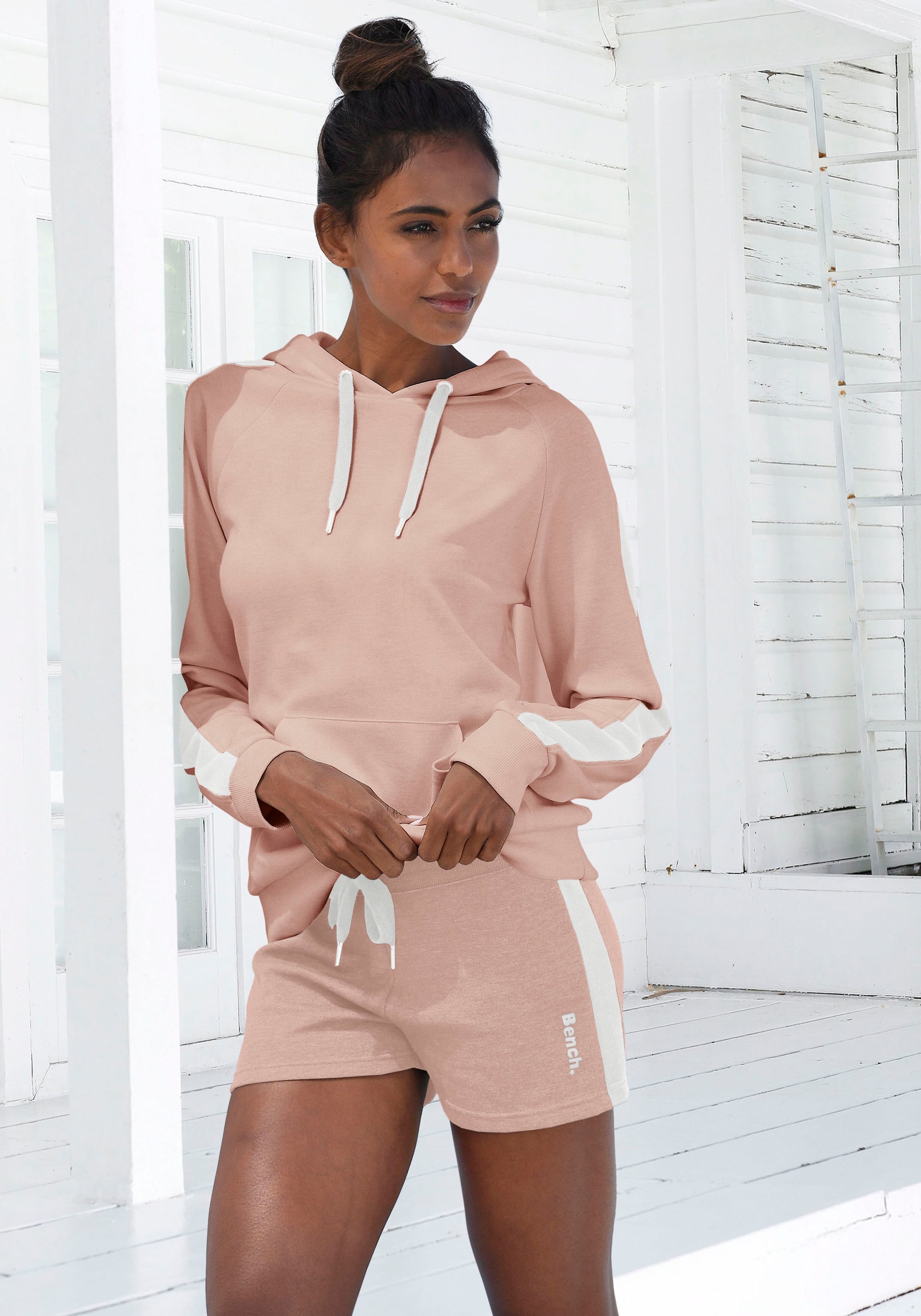 Bench. Loungewear Kapuzensweatshirt , mit Seitenstreifen und Kängurutasche, Loungewear