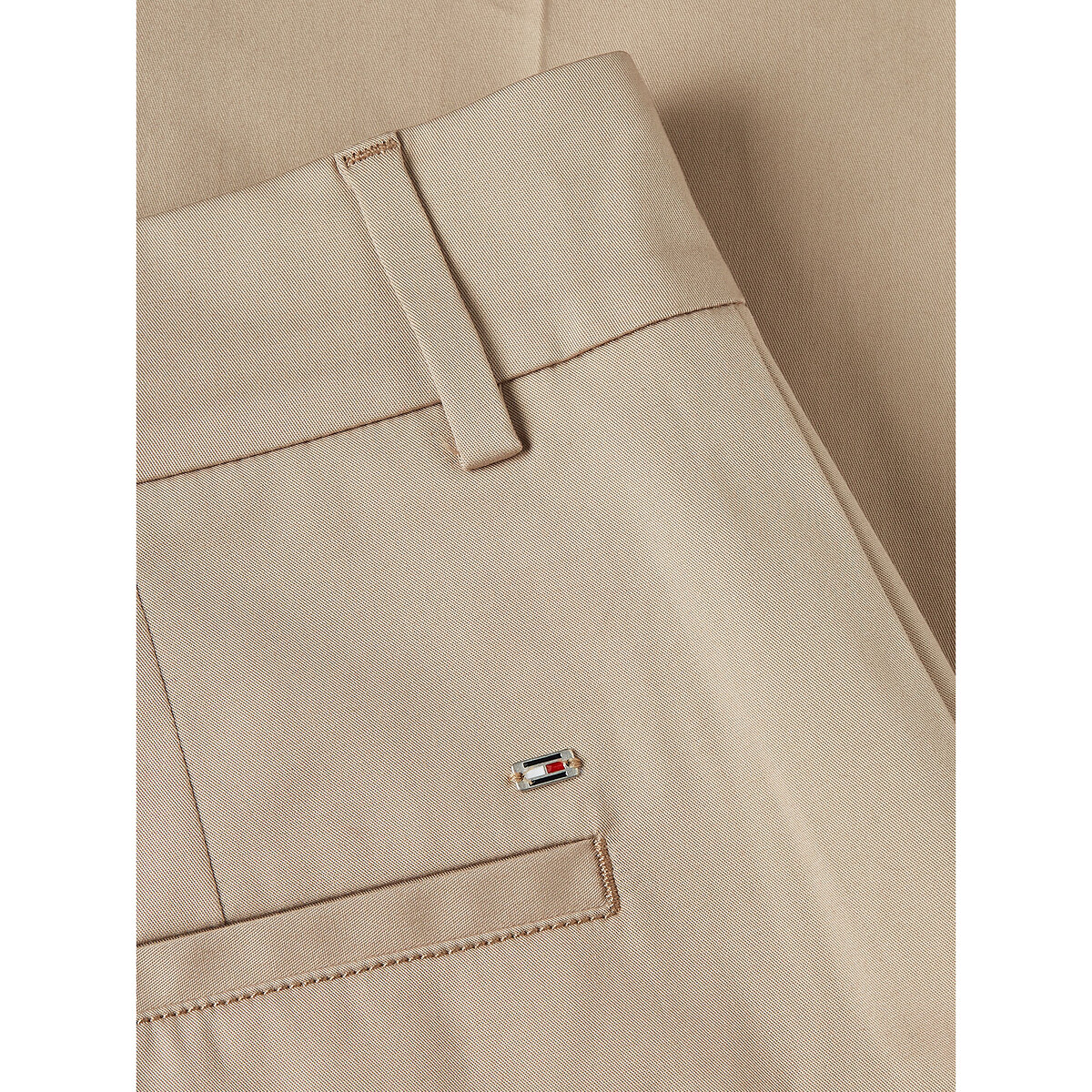 TOMMY HILFIGER<br>Calças chino à direita