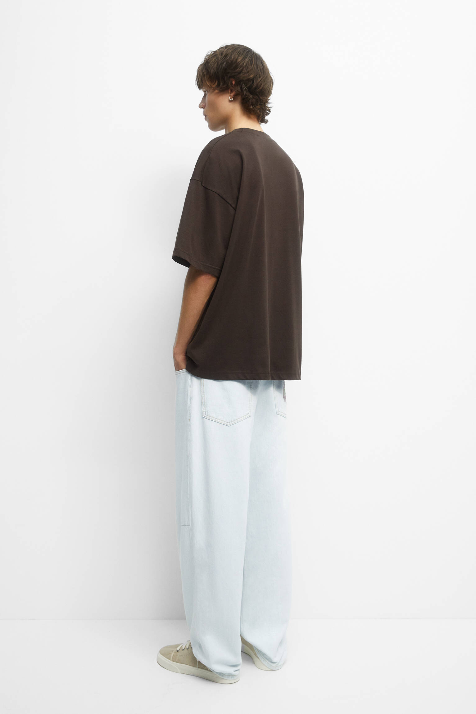 CAMISETA OVERSIZED DE MANGA CURTA - CHOCOLATE