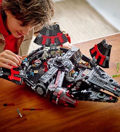 LEGO® Star Wars - Dunkler Millennium Falke 75389 - 1579 Teile