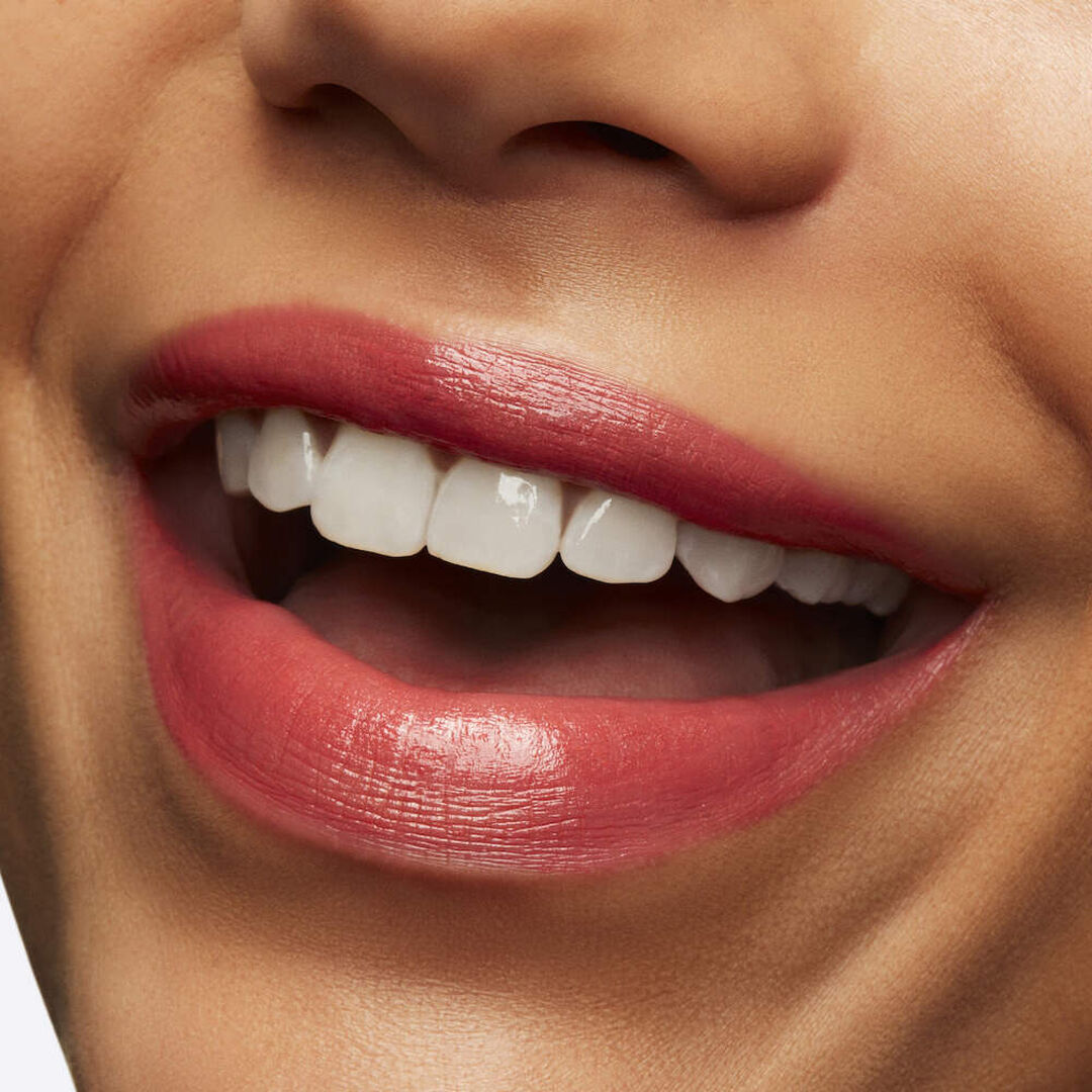 MAC LUSTREGLASS SHEER-SHINE LIPSTICK