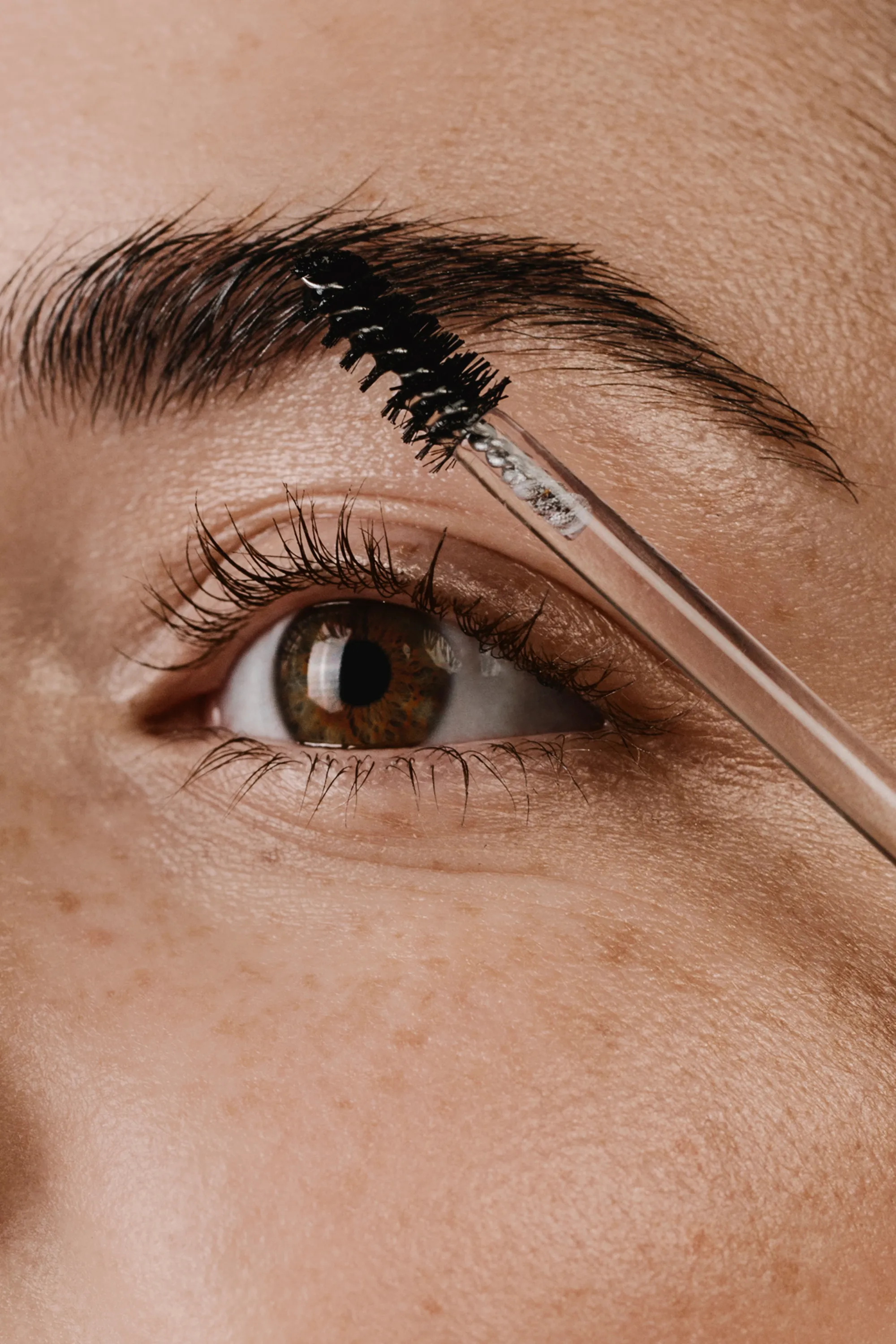 Mádara Cosmetics Sérum pour cils & sourcils fixateur et stimulateur de croissance-4.25 ml