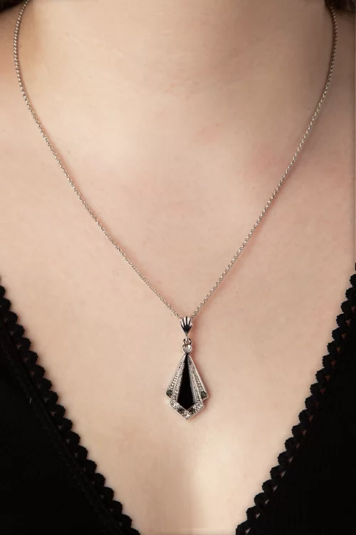 Lovely Art Deco ketting in zwart