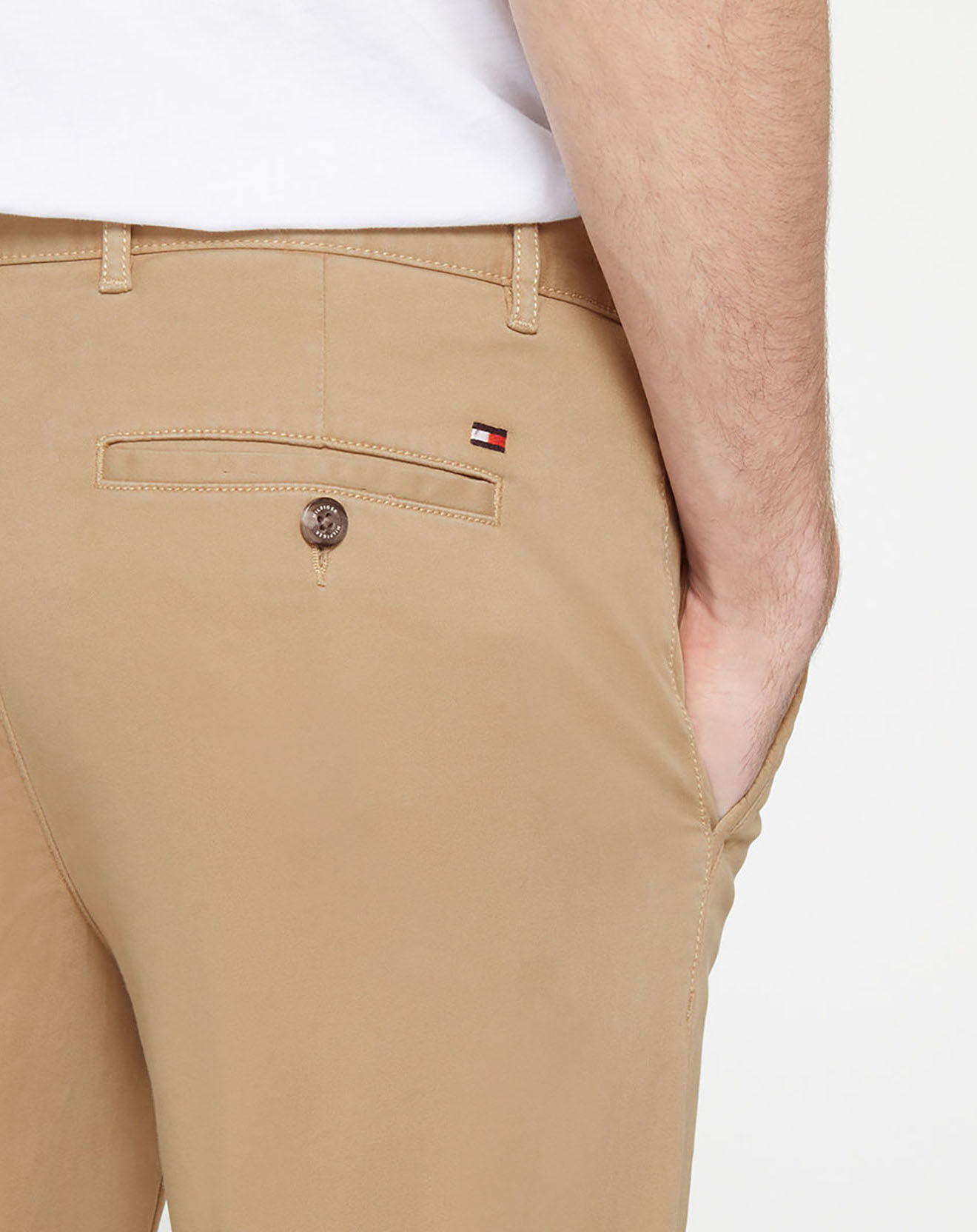 Tommy Hilfiger Pantalon en Coton Bio slim fit bleecker th flex satin gmd beige