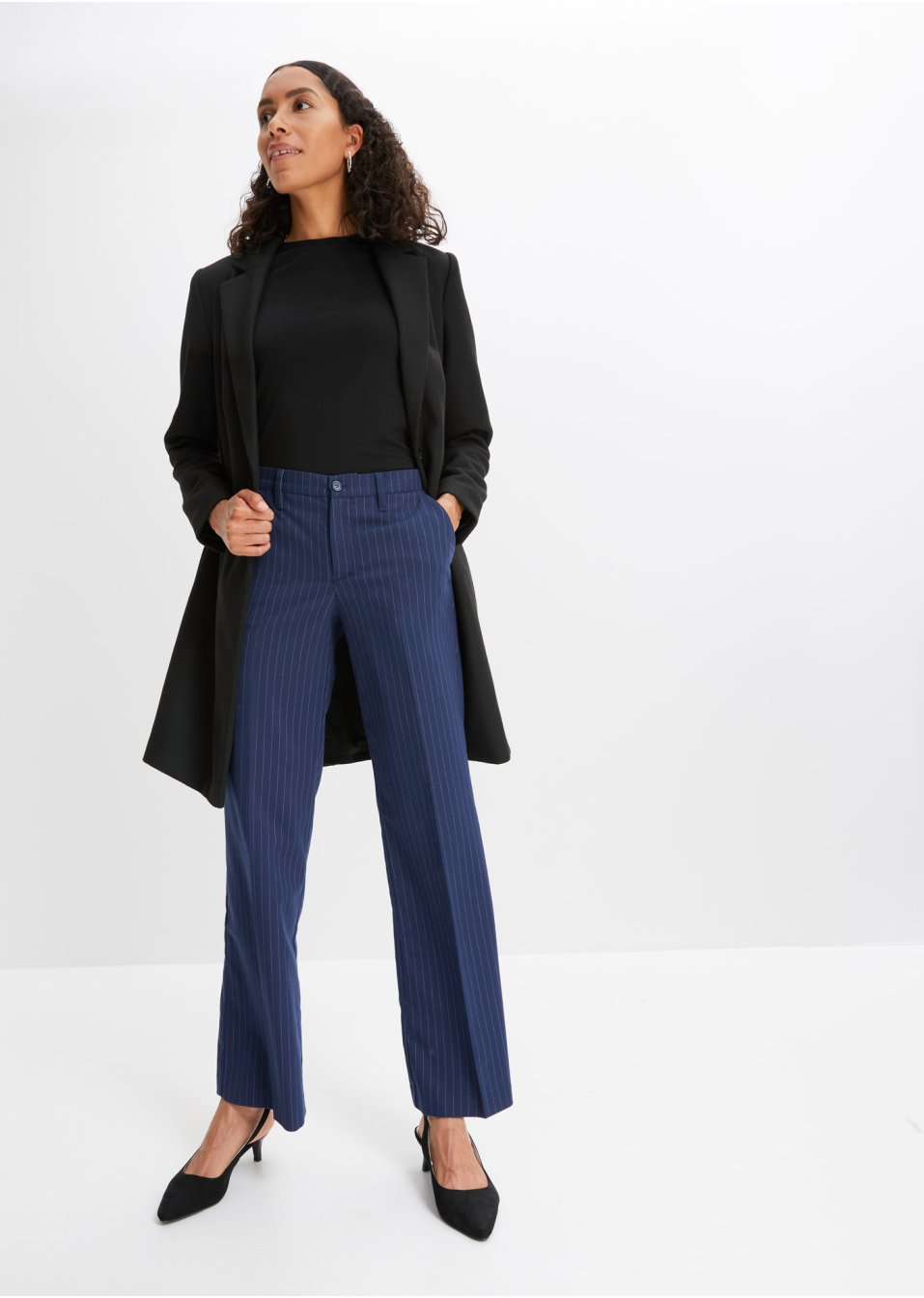 Pantalon à fines rayures avec jambes larges