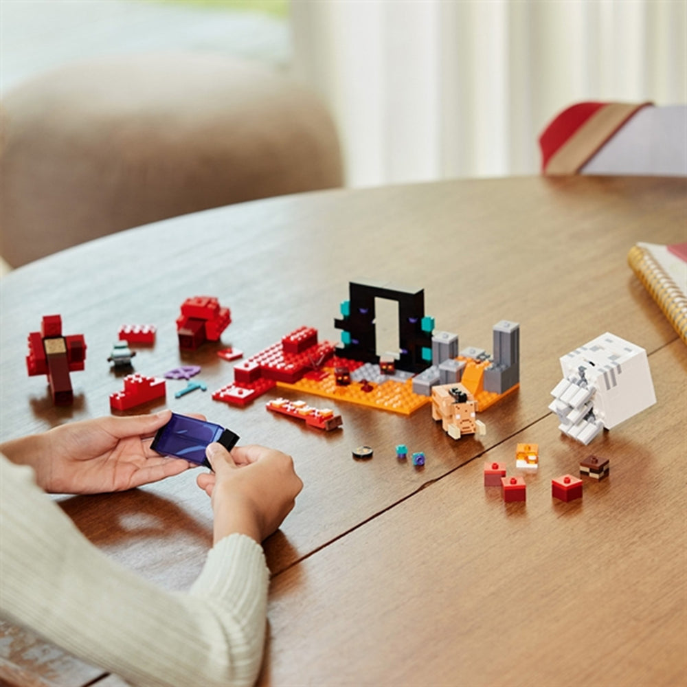 Køb LEGO® Minecraft® Baghold ved Nether Portalen