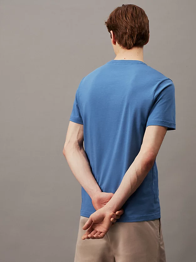 Camiseta com estampa floral