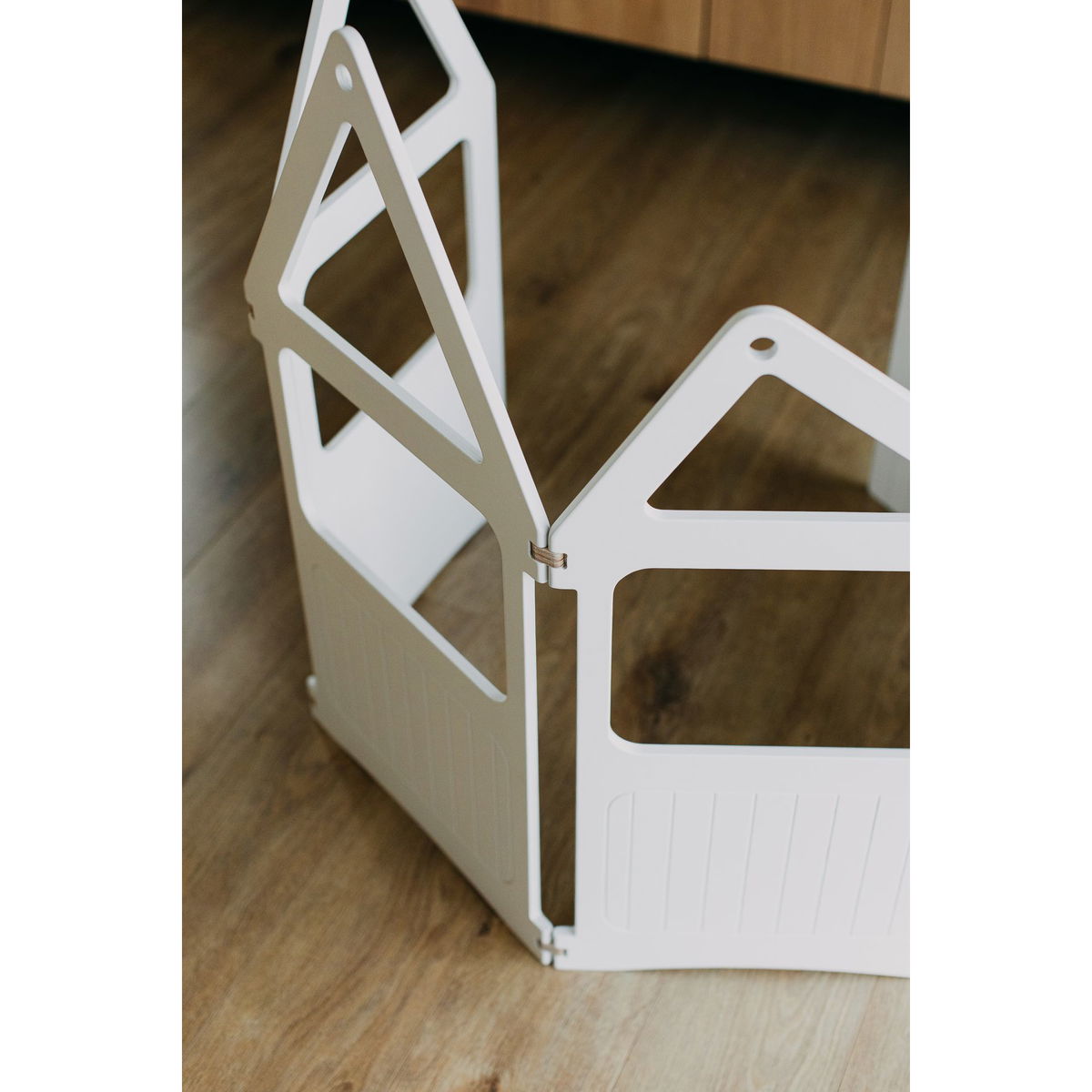 Duck WoodworksDuck Woodworks   ZigZag Haus weiss
