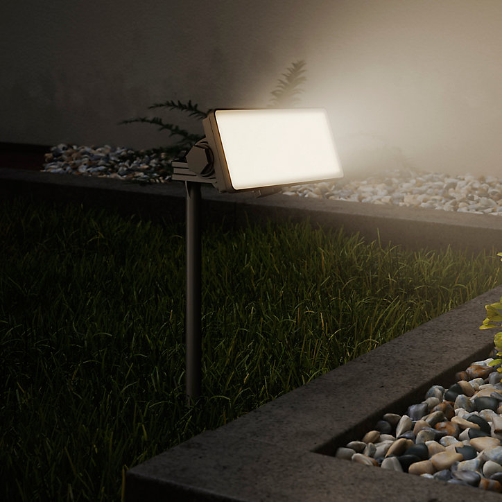 Projecteur à piquer Davern LED intégrée 2000lm IP65 GoodHome noir