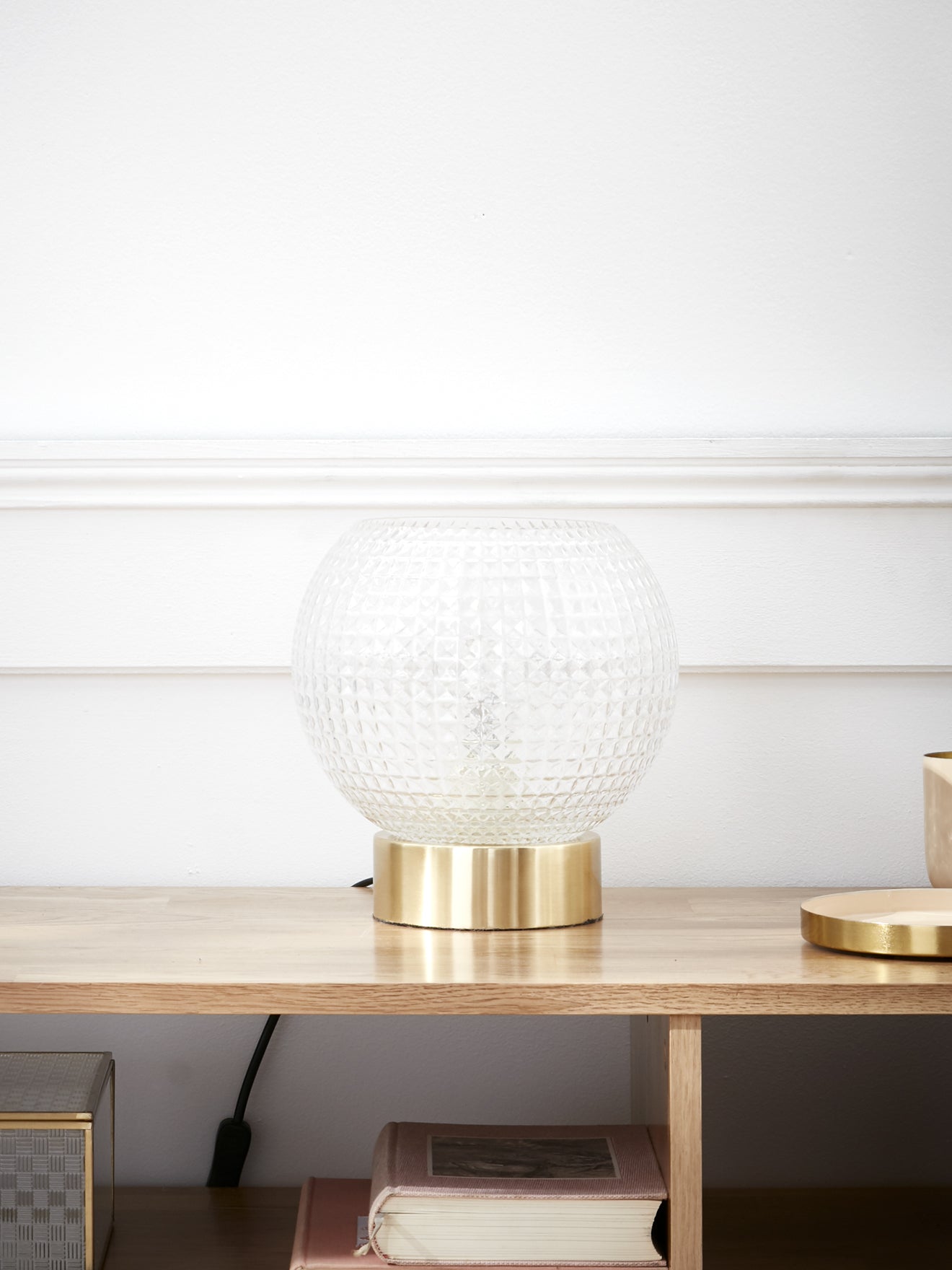 Lampe globe verre ciselé