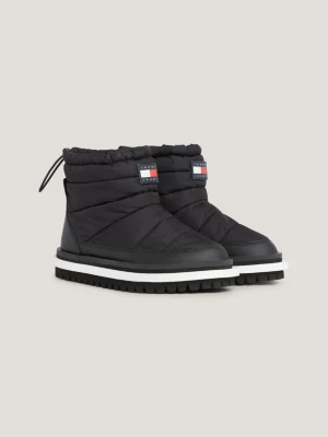 Botas de neve com cravos acolchoados reciclados