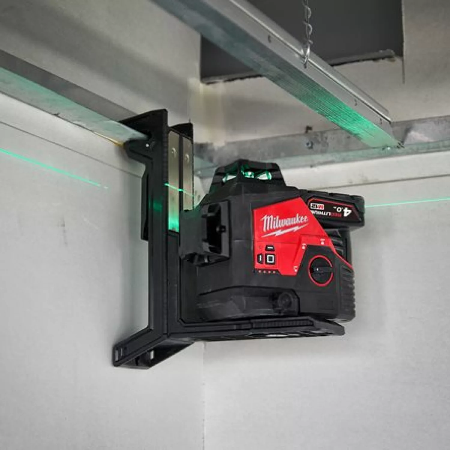 Milwaukee M12 3PL-401C 12V Li-Ion accu kruislijnlaser set (1x 4,0Ah) in koffer - 3 lijnen - Groen - 38m